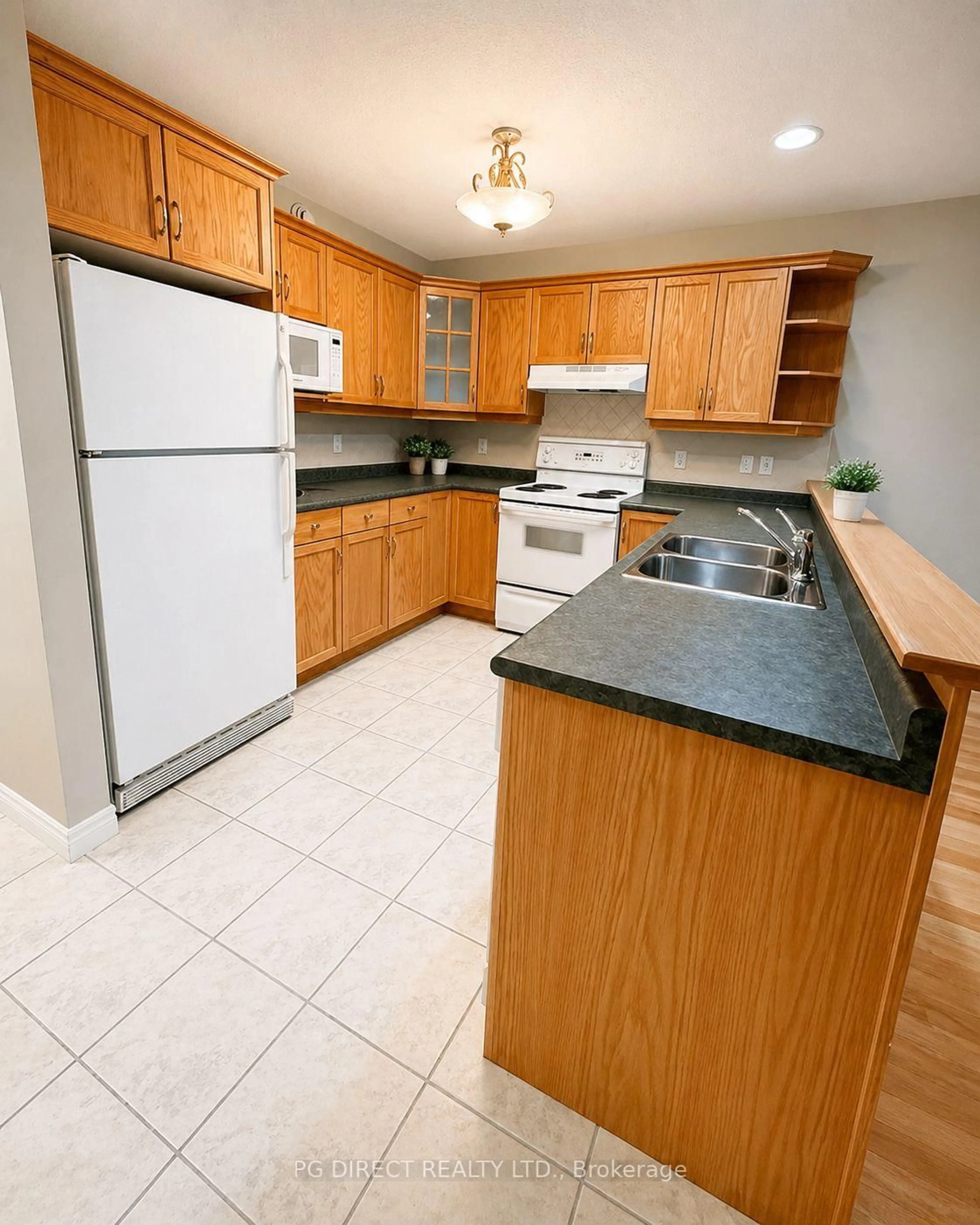 Standard kitchen, unknown for 5 Station Sq, Centre Wellington Ontario N0B 1S0