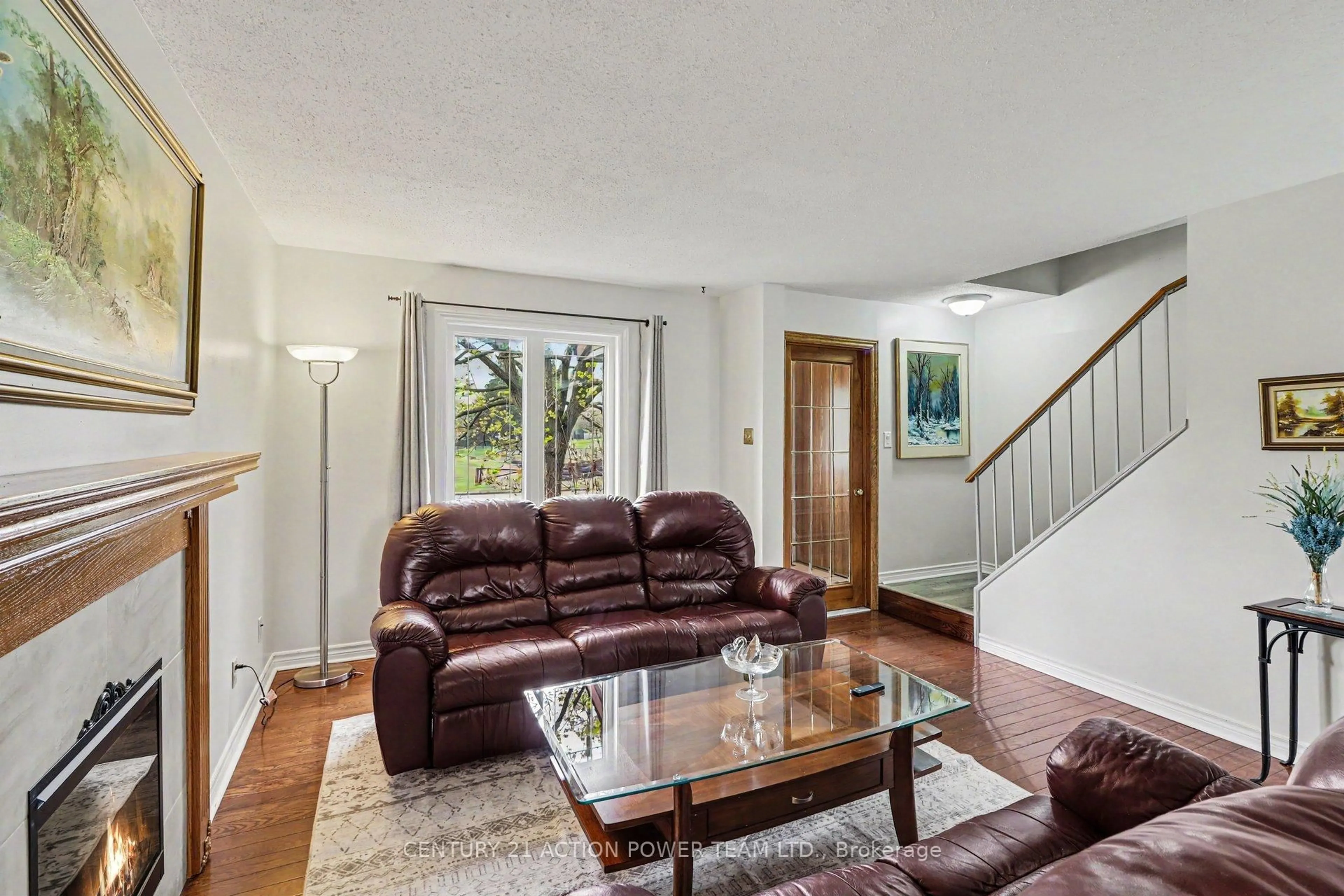 Living room with furniture, unknown for 1729 Bottriell Way, Orleans Ontario K4A 1N5
