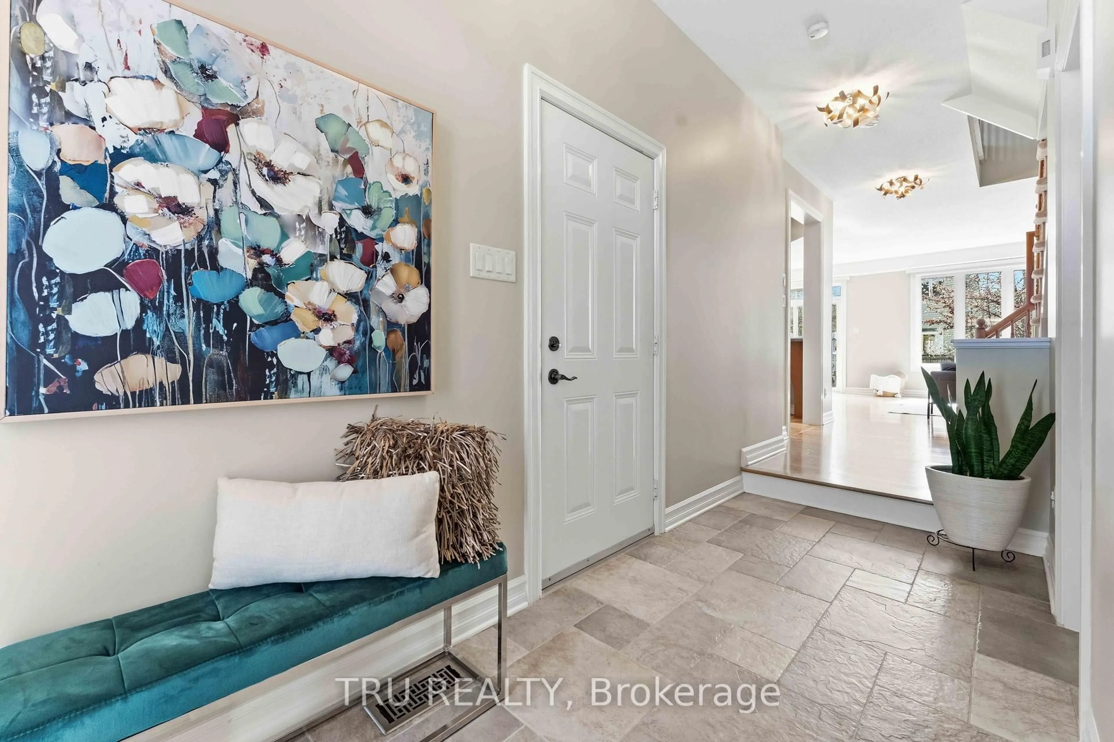 Indoor entryway for 449 Celtic Ridge Cres, Ottawa Ontario K2W 0B1