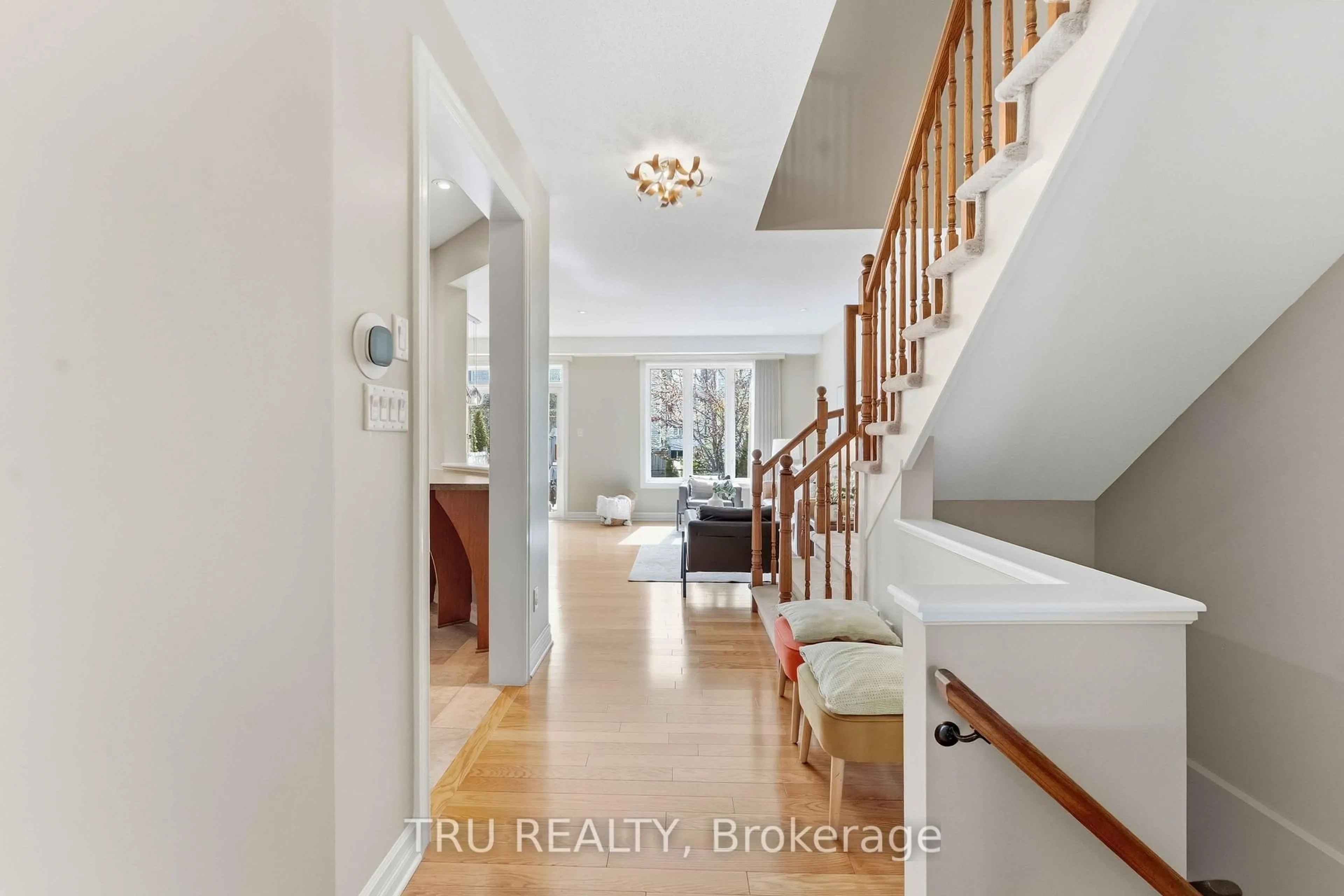 Indoor entryway for 449 Celtic Ridge Cres, Ottawa Ontario K2W 0B1