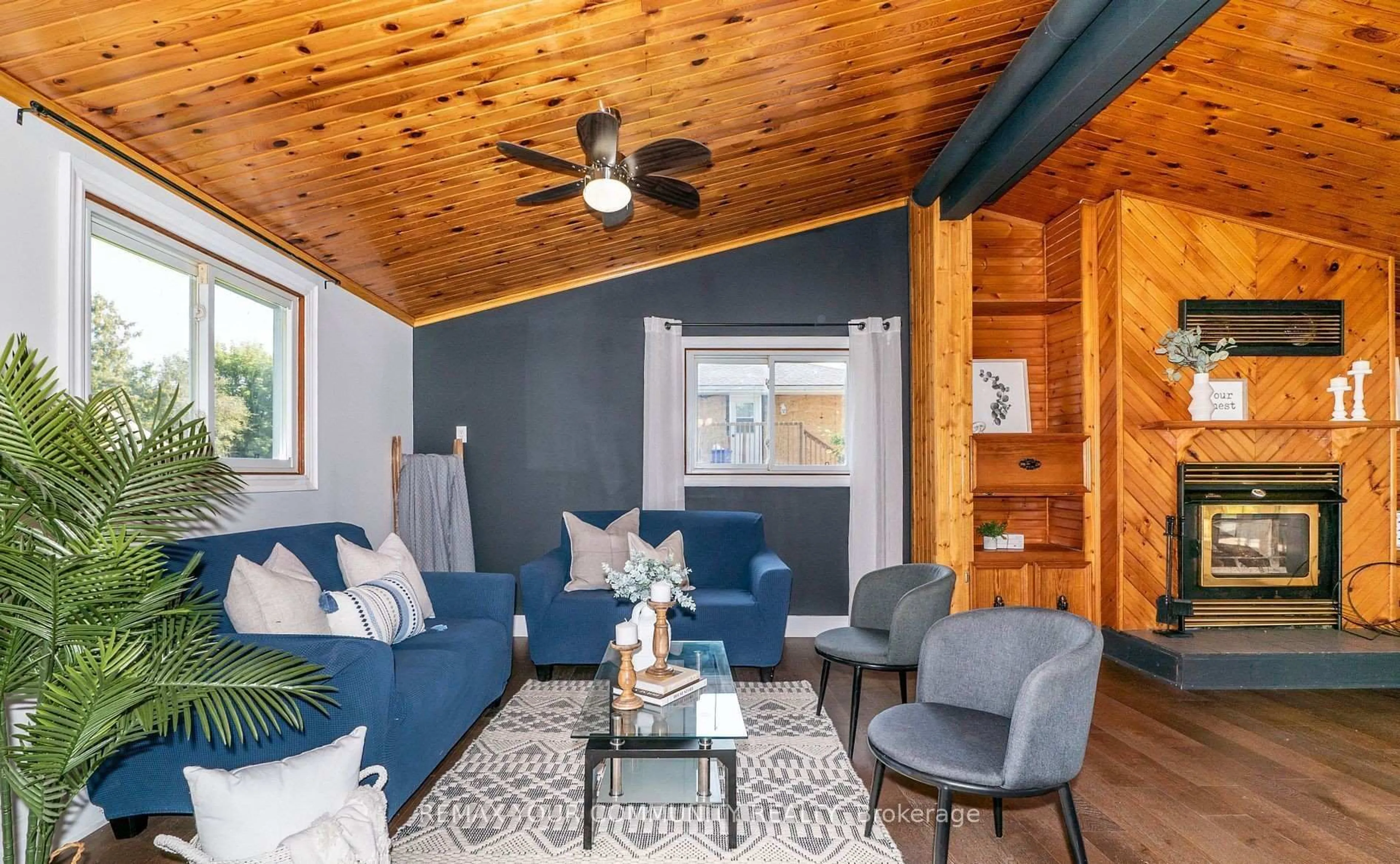 Living room with furniture, wood/laminate floor for 9 Emily Crt, Kawartha Lakes Ontario K0L 2W0