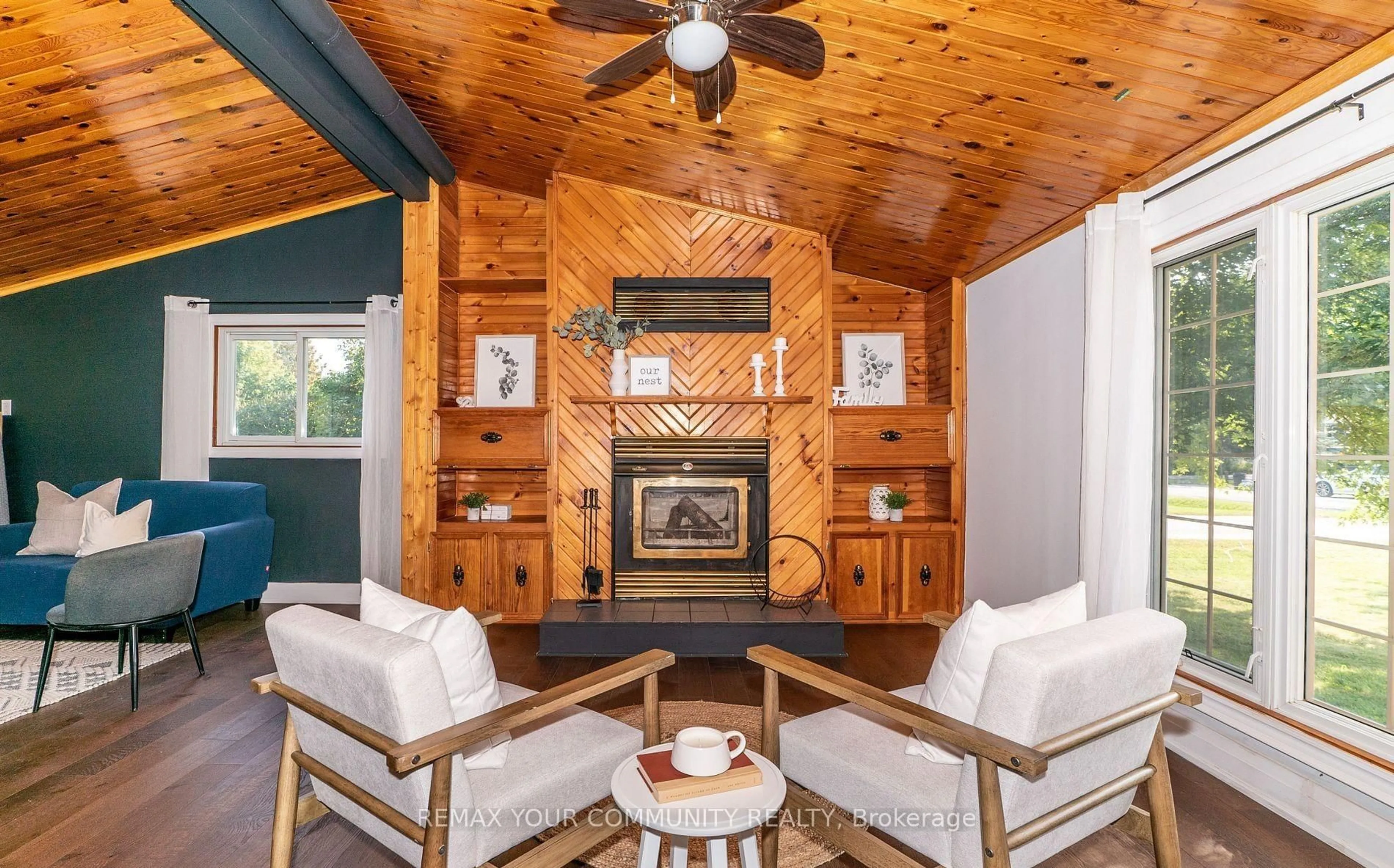 Living room with furniture, wood/laminate floor for 9 Emily Crt, Kawartha Lakes Ontario K0L 2W0