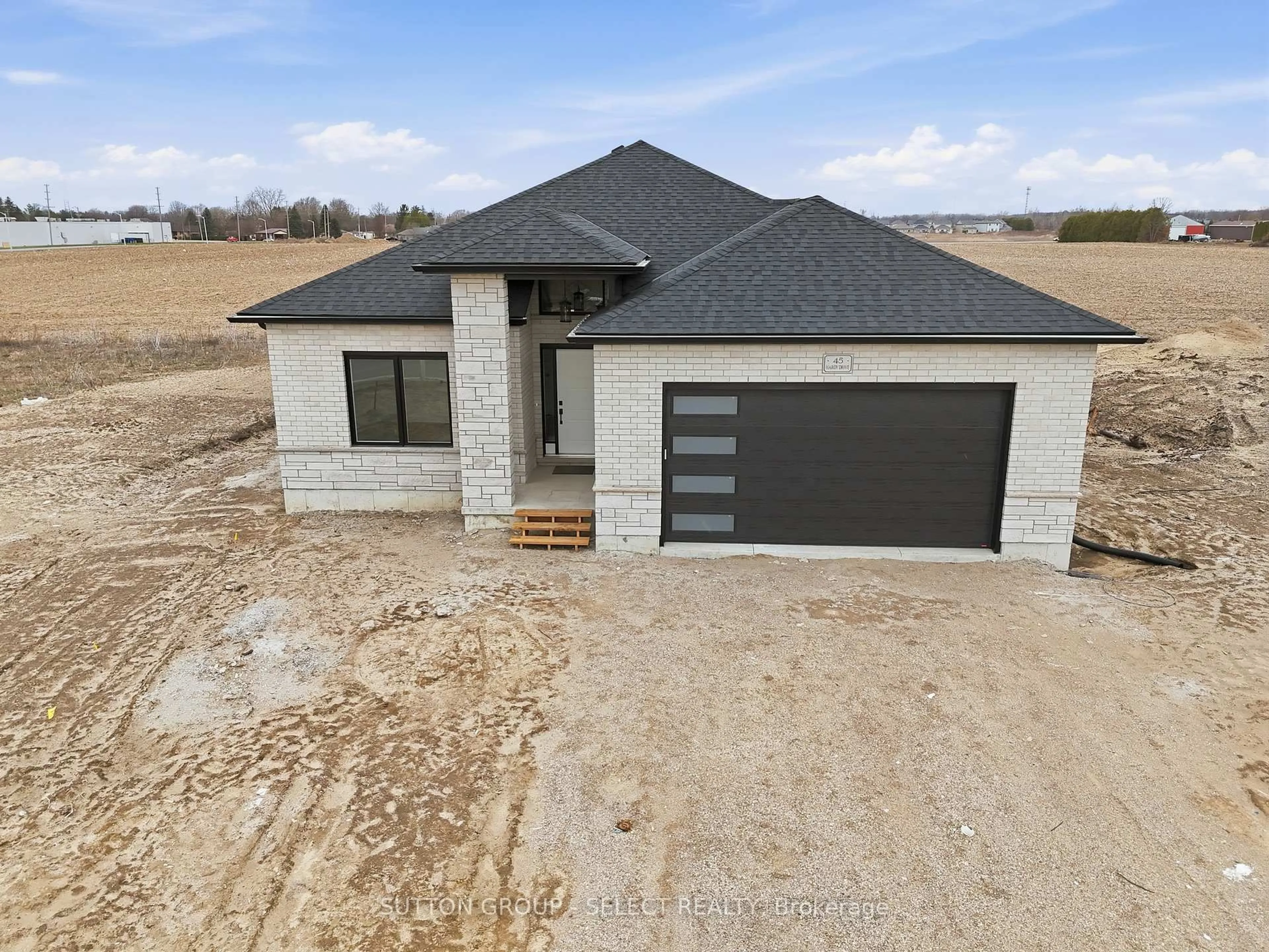 Home with brick exterior material, building for Lot 26 Hardy Dr, Strathroy-Caradoc Ontario N7G 0G2