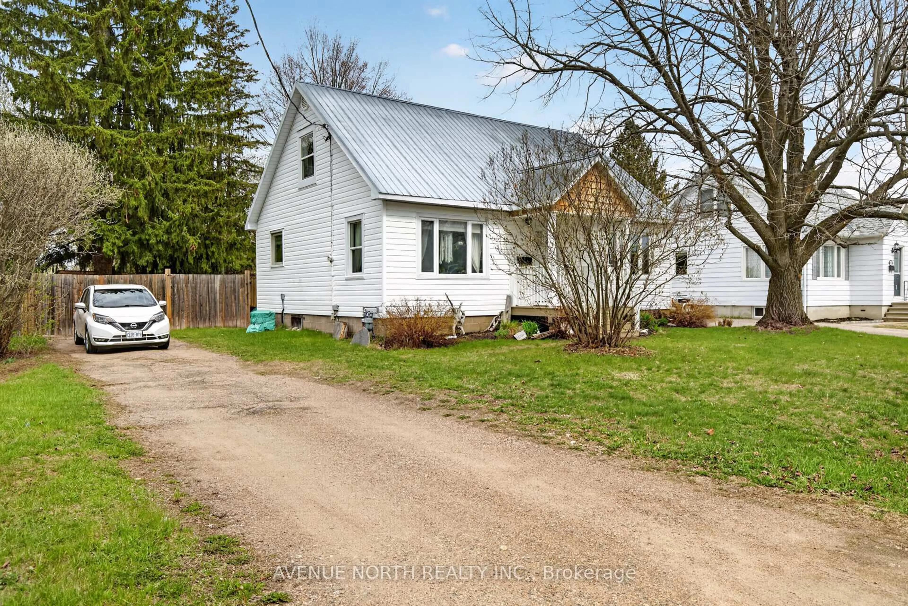A pic from outside/outdoor area/front of a property/back of a property/a pic from drone, street for 587 Roy St, Pembroke Ontario K8A 6R6