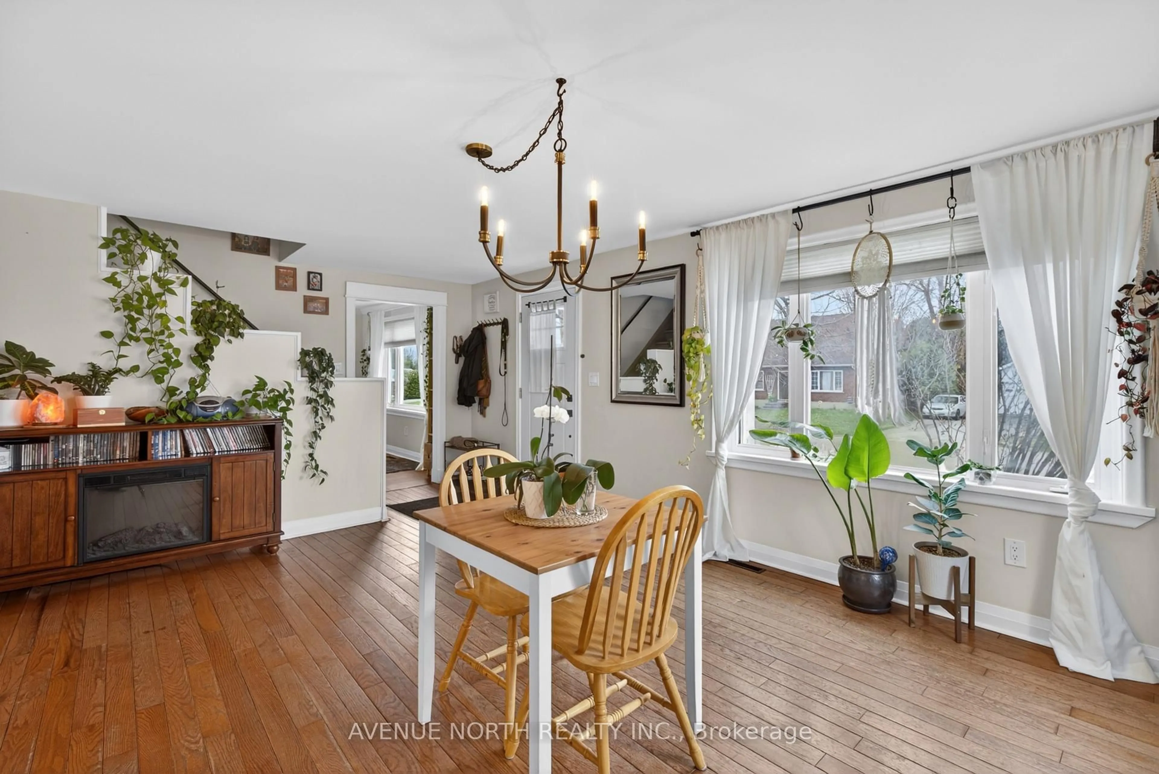 Dining room, unknown for 587 Roy St, Pembroke Ontario K8A 6R6