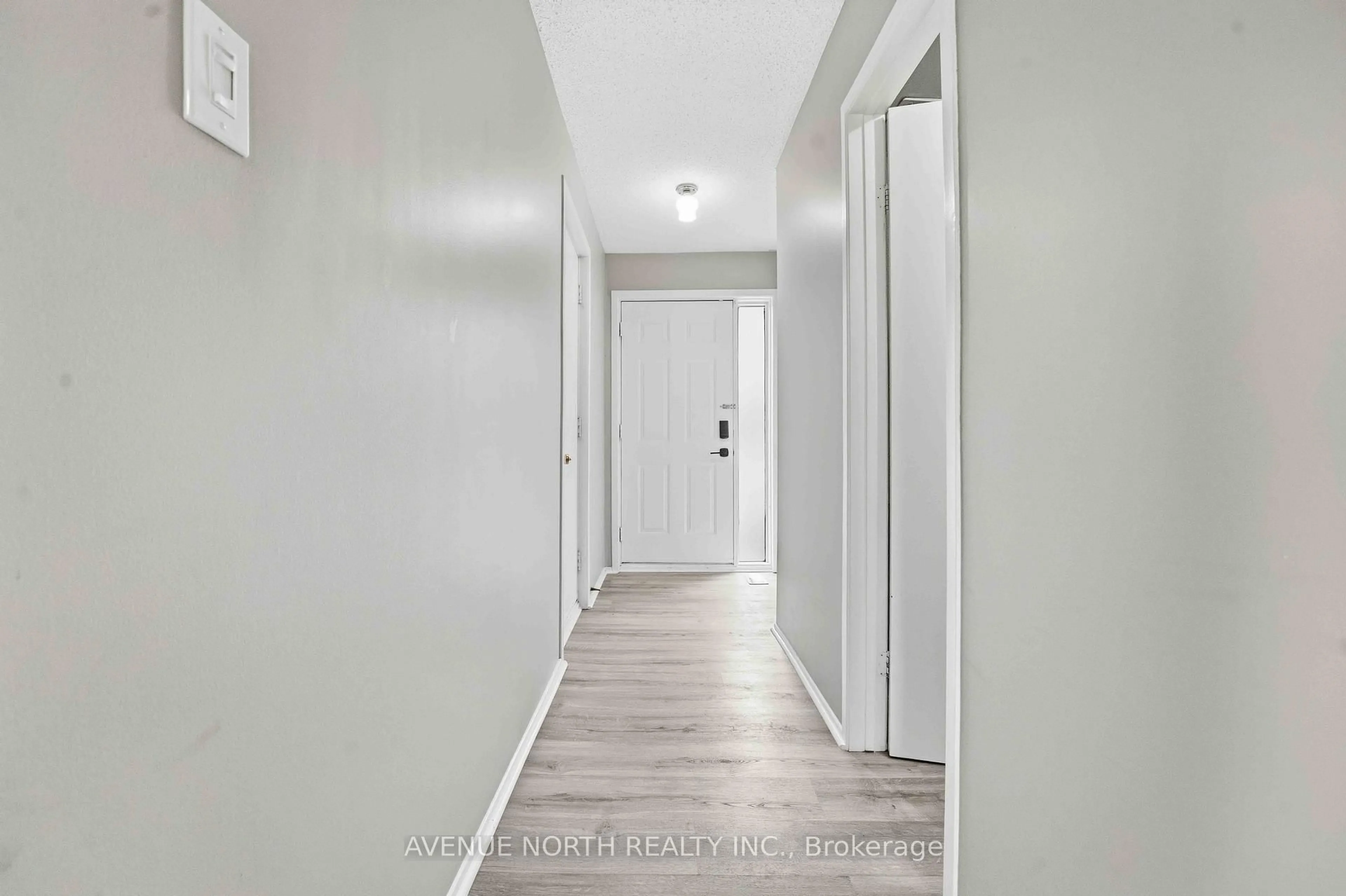 Indoor entryway for 6467 Natalie Way, Orleans Ontario K1C 4Y3