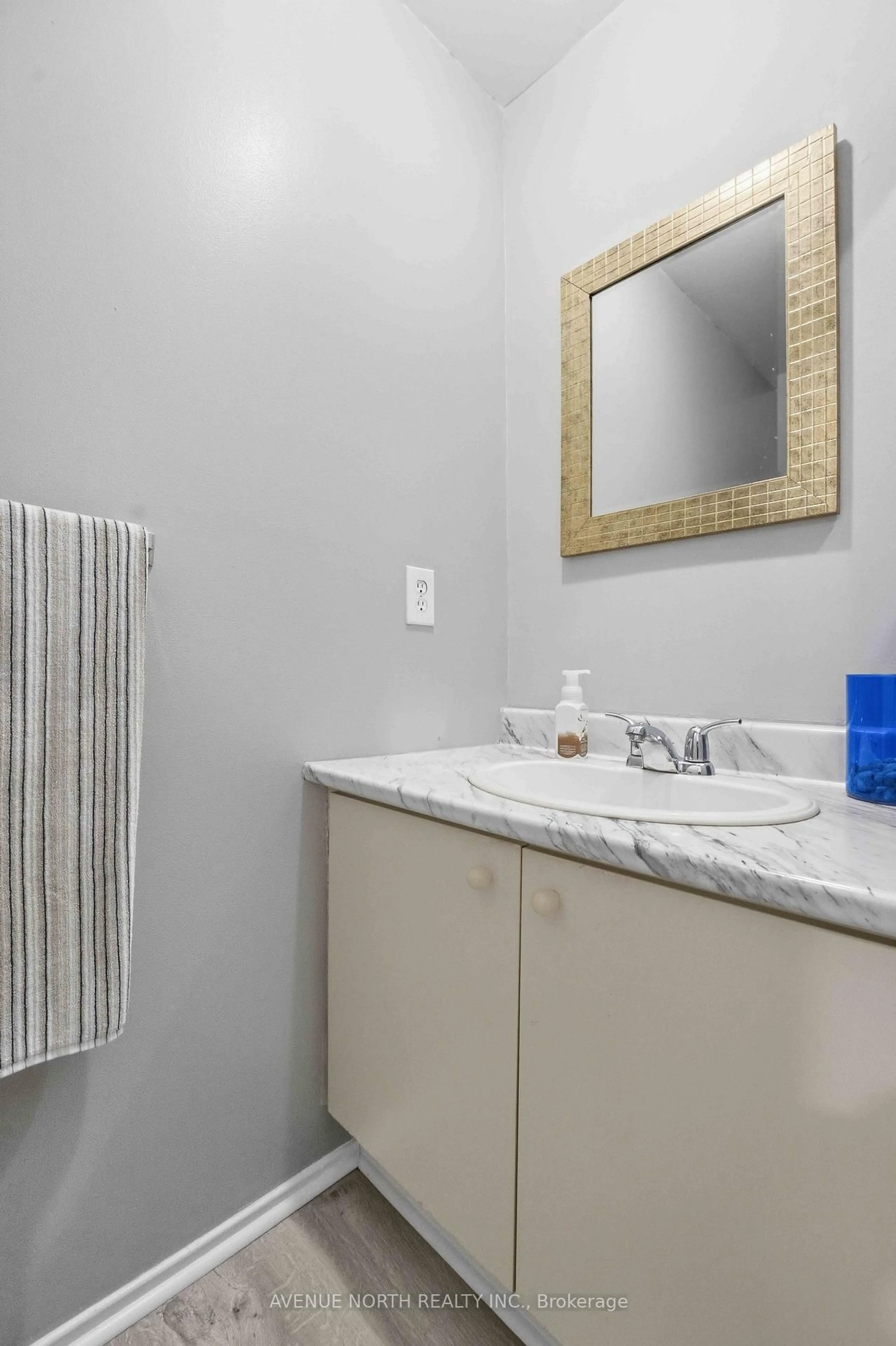 Standard bathroom, ceramic/tile floor for 6467 Natalie Way, Orleans Ontario K1C 4Y3
