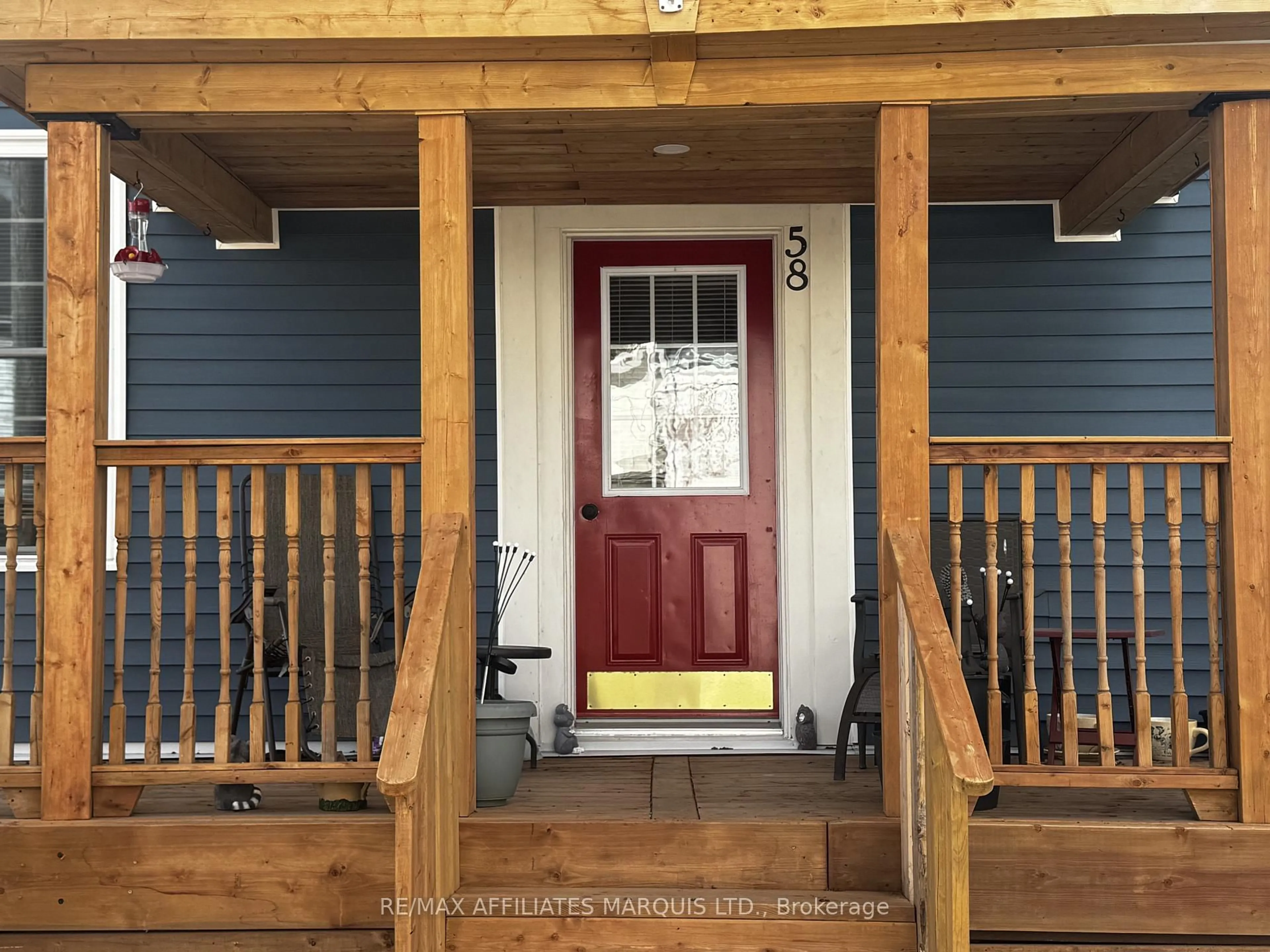 Indoor entryway for 58 Kenyon St, North Glengarry Ontario K0C 1A0