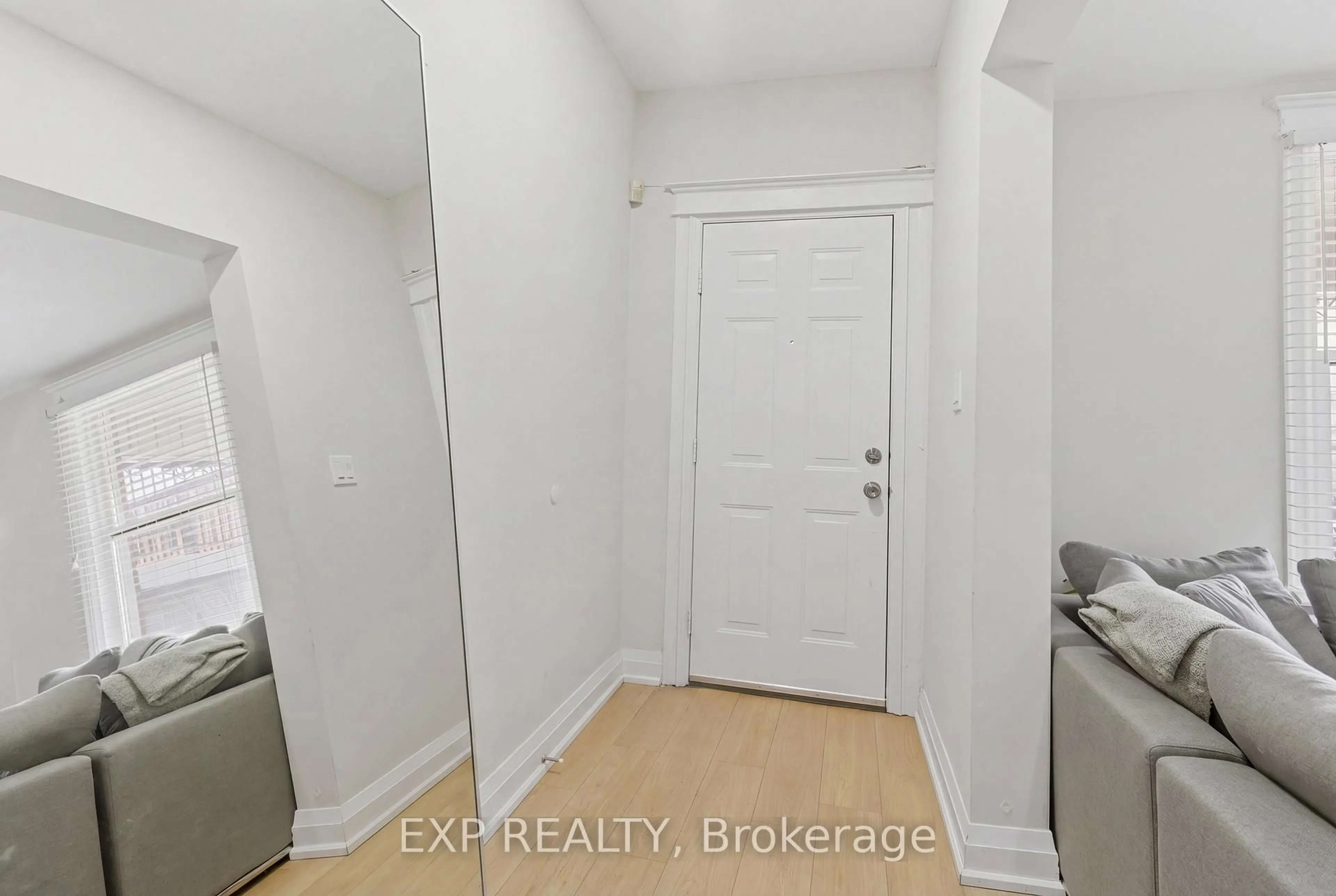 A pic of a room for 191 Queen St, Hamilton Ontario L2E 7K8