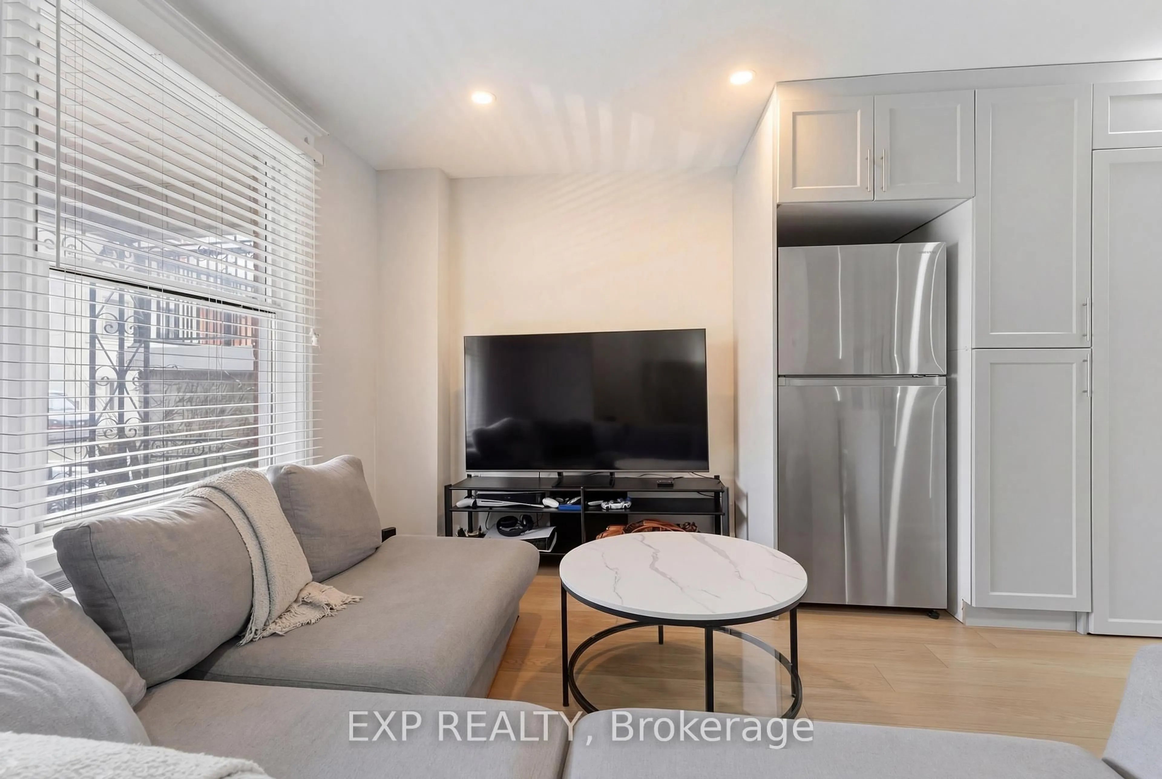 A pic of a room for 191 Queen St, Hamilton Ontario L2E 7K8