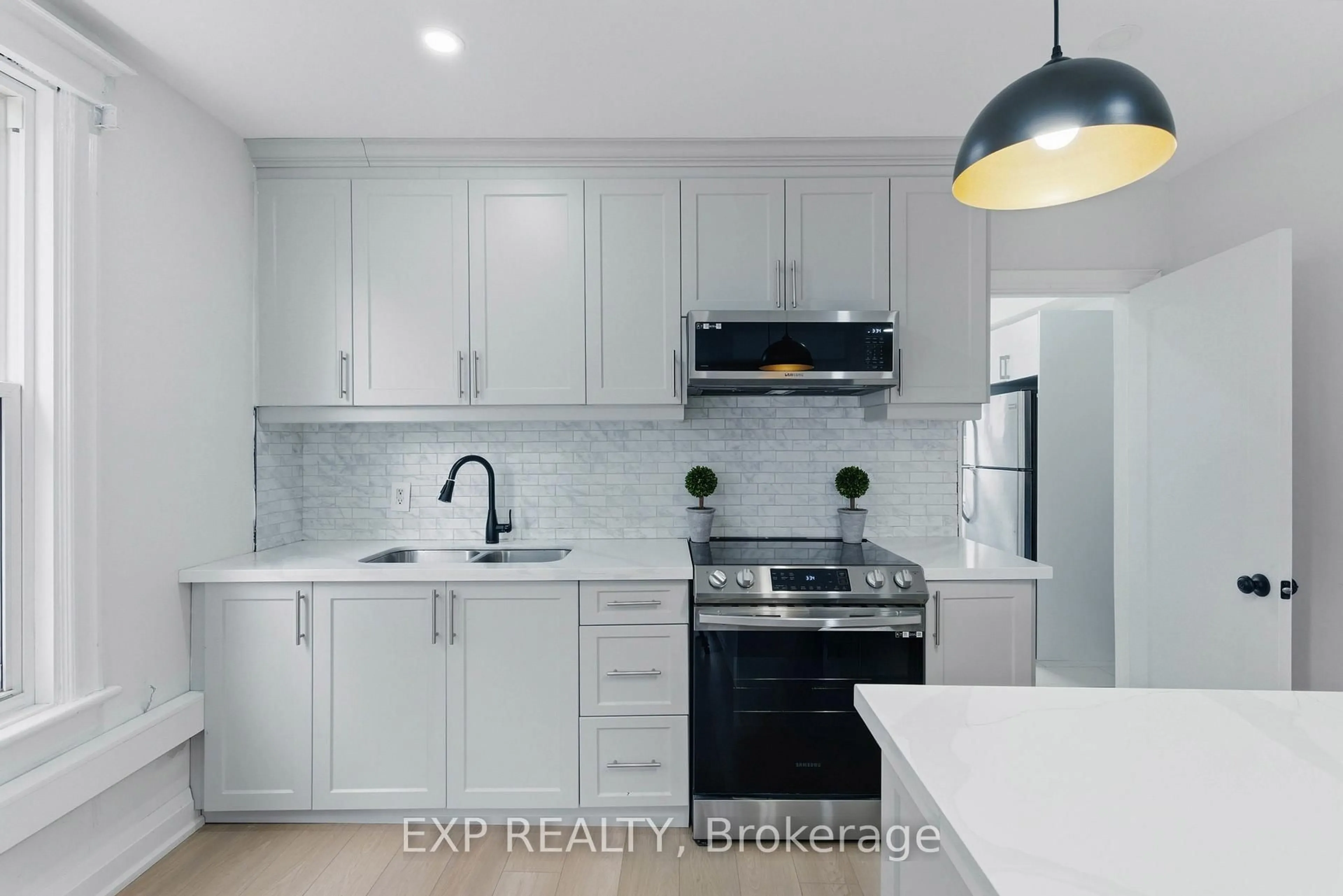 Standard kitchen, ceramic/tile floor for 191 Queen St, Hamilton Ontario L2E 7K8