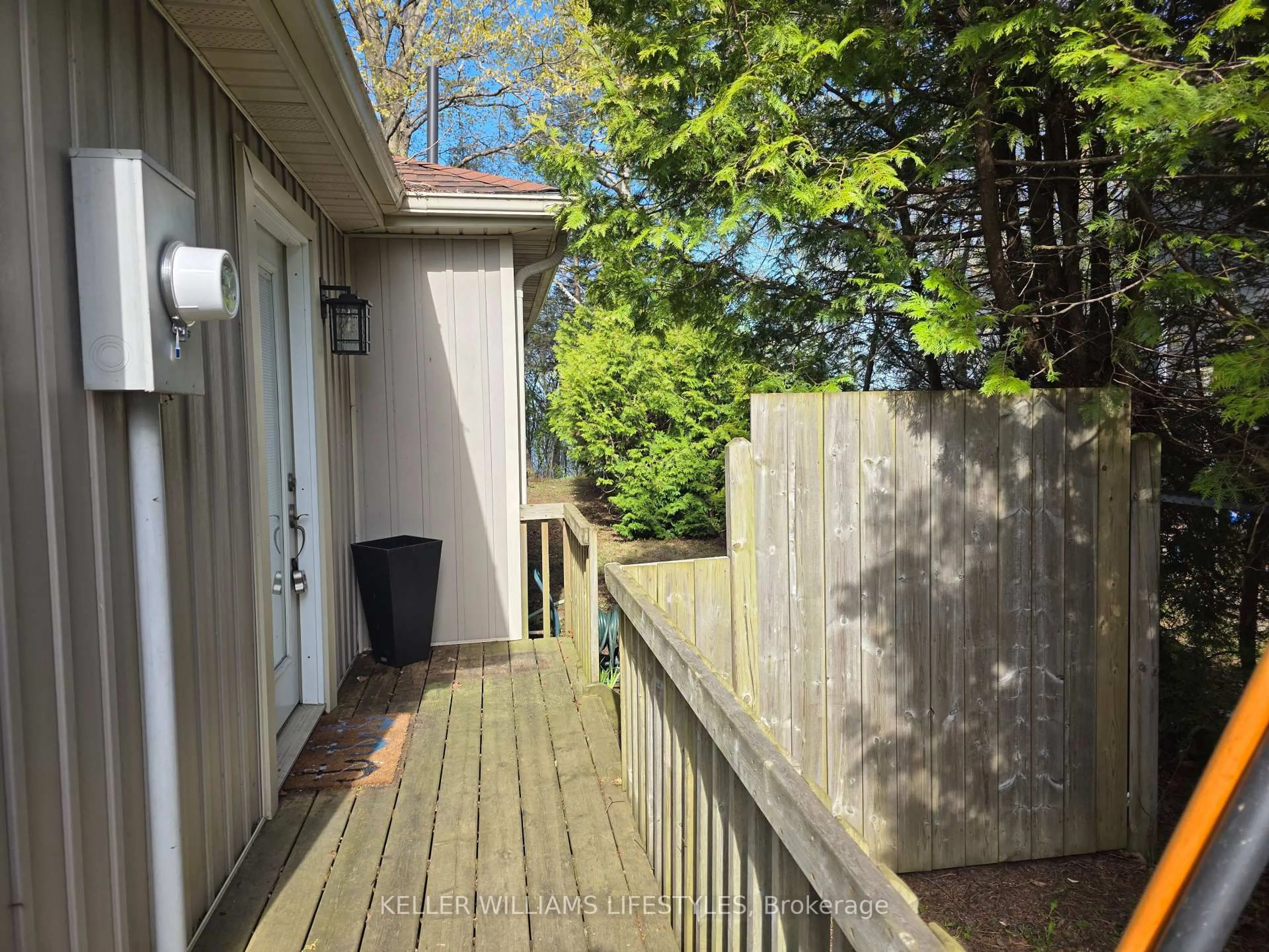 Patio, street for 78113 Tall Timbers St, Central Huron Ontario N0M 1G0