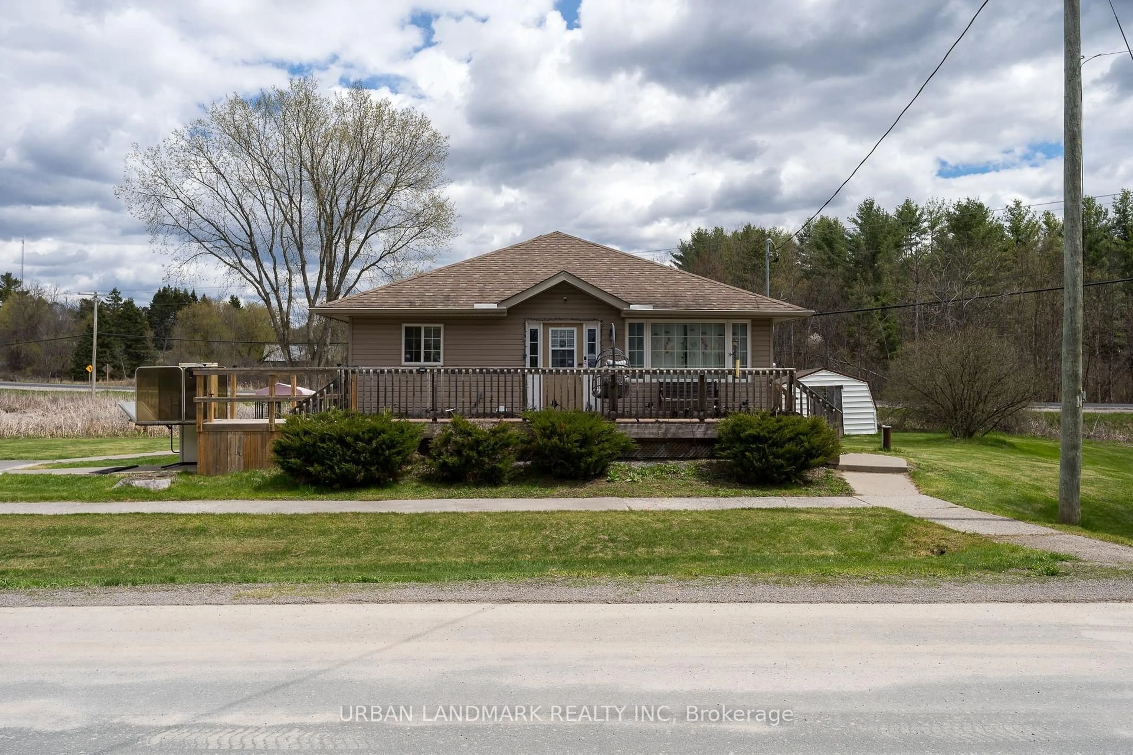 A pic from outside/outdoor area/front of a property/back of a property/a pic from drone, street for 20 Hungerford St, Tweed Ontario K0K 3J0