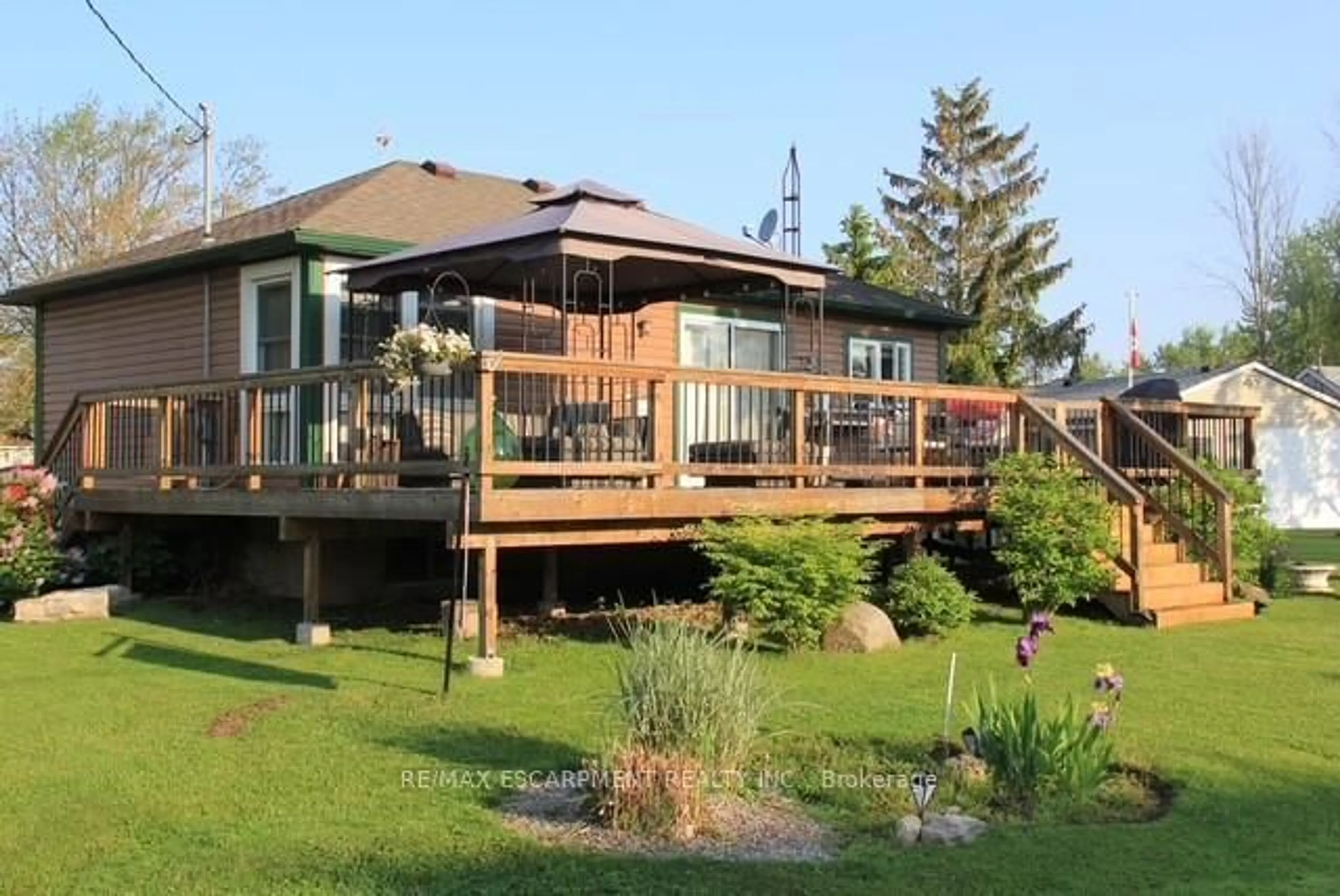 Patio, water/lake/river/ocean view for 3 Wilcox Dr, Haldimand Ontario N0A 1L0