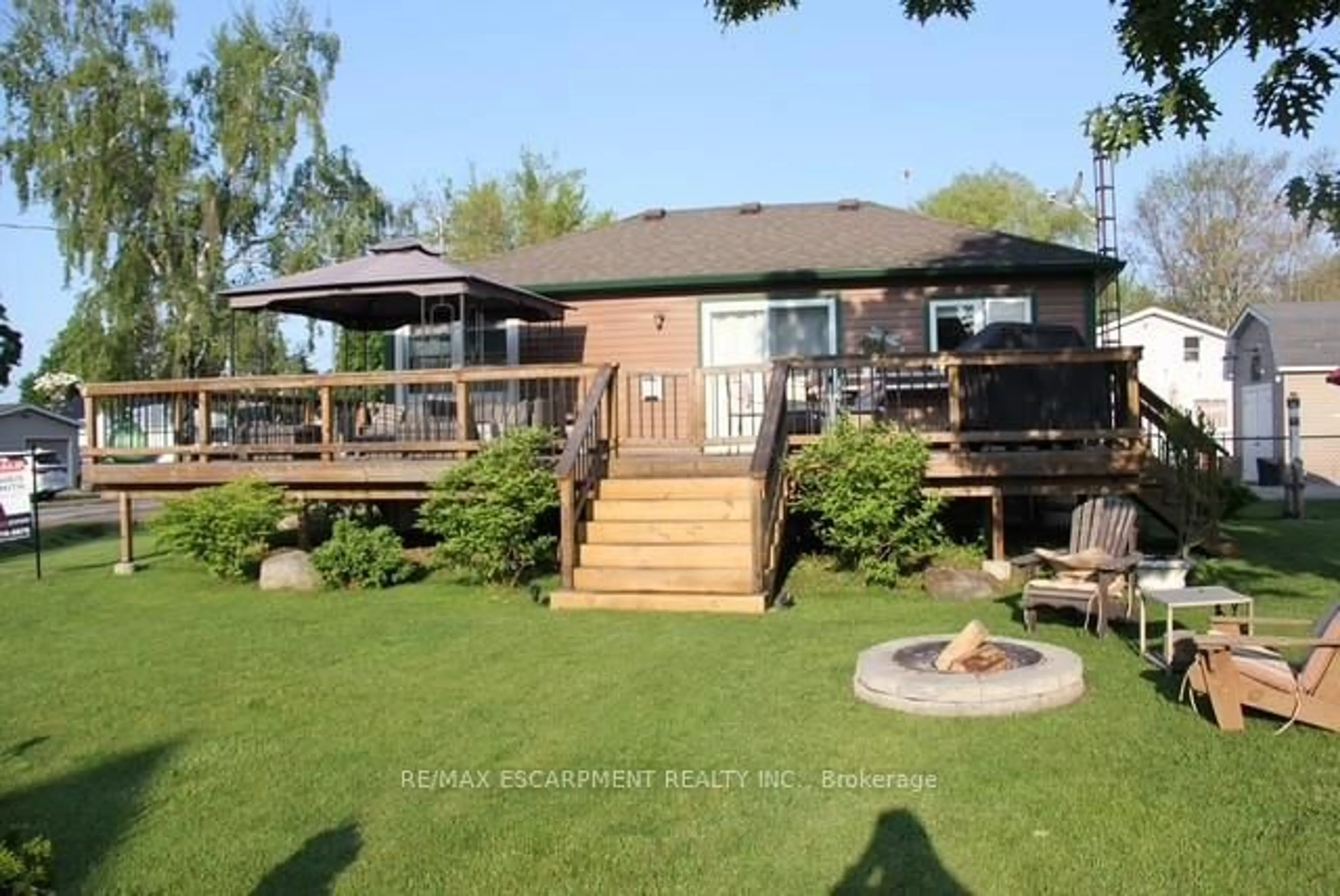 Patio, water/lake/river/ocean view for 3 Wilcox Dr, Haldimand Ontario N0A 1L0