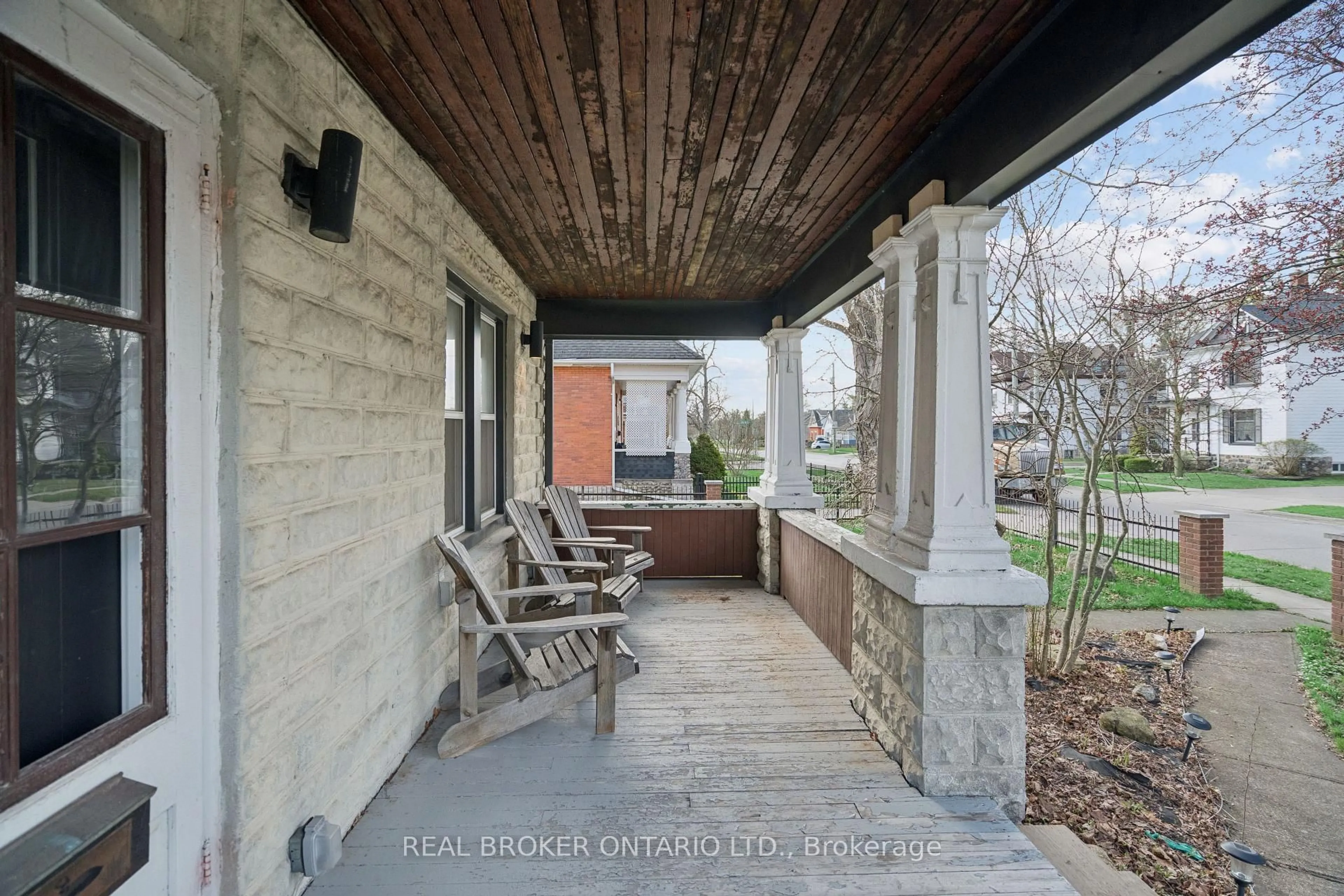 Patio, street for 855 Hamilton St, Cambridge Ontario N3H 3E7