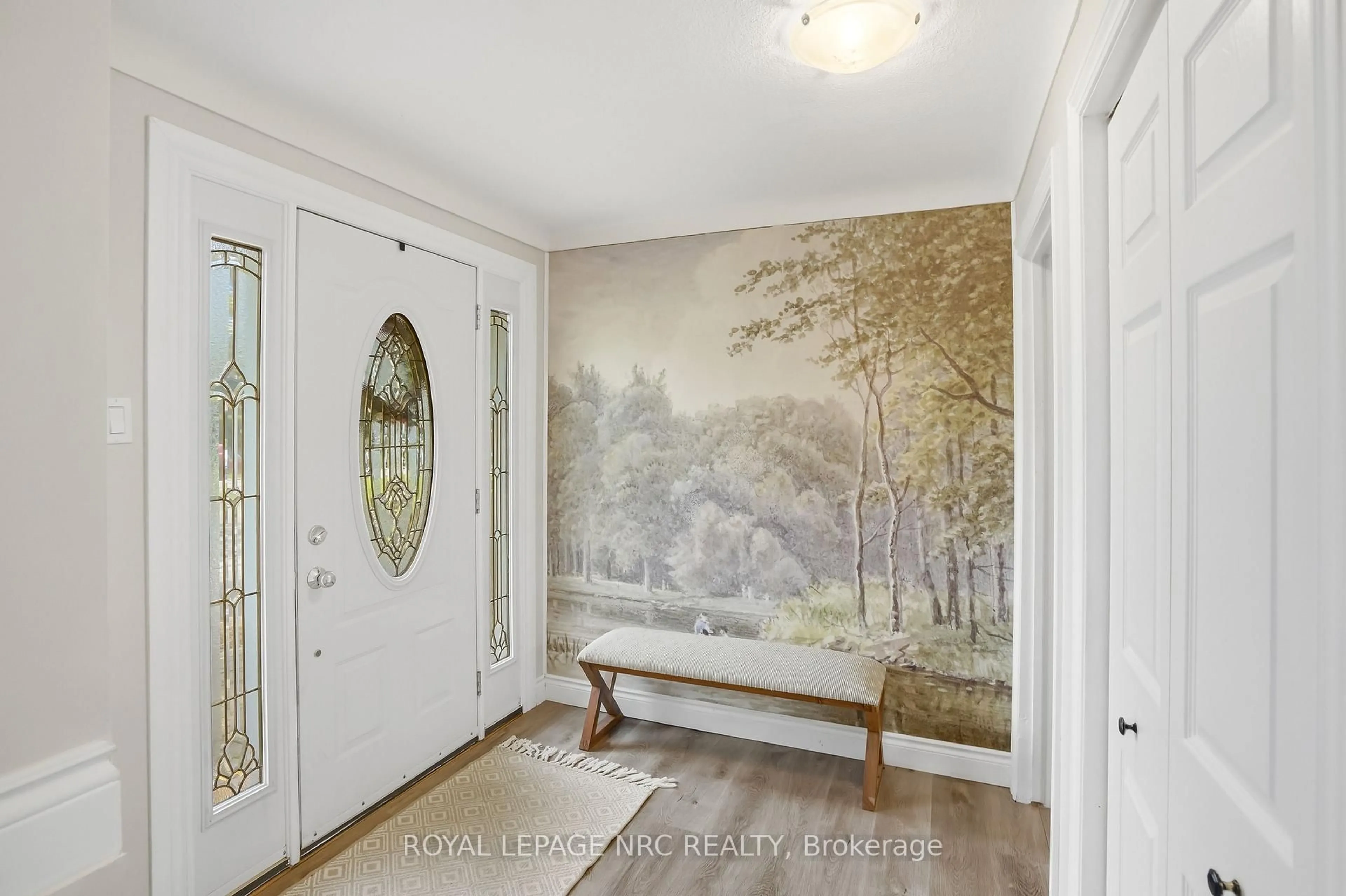 Indoor entryway for 25 Richmond St, Welland Ontario L3B 5L5