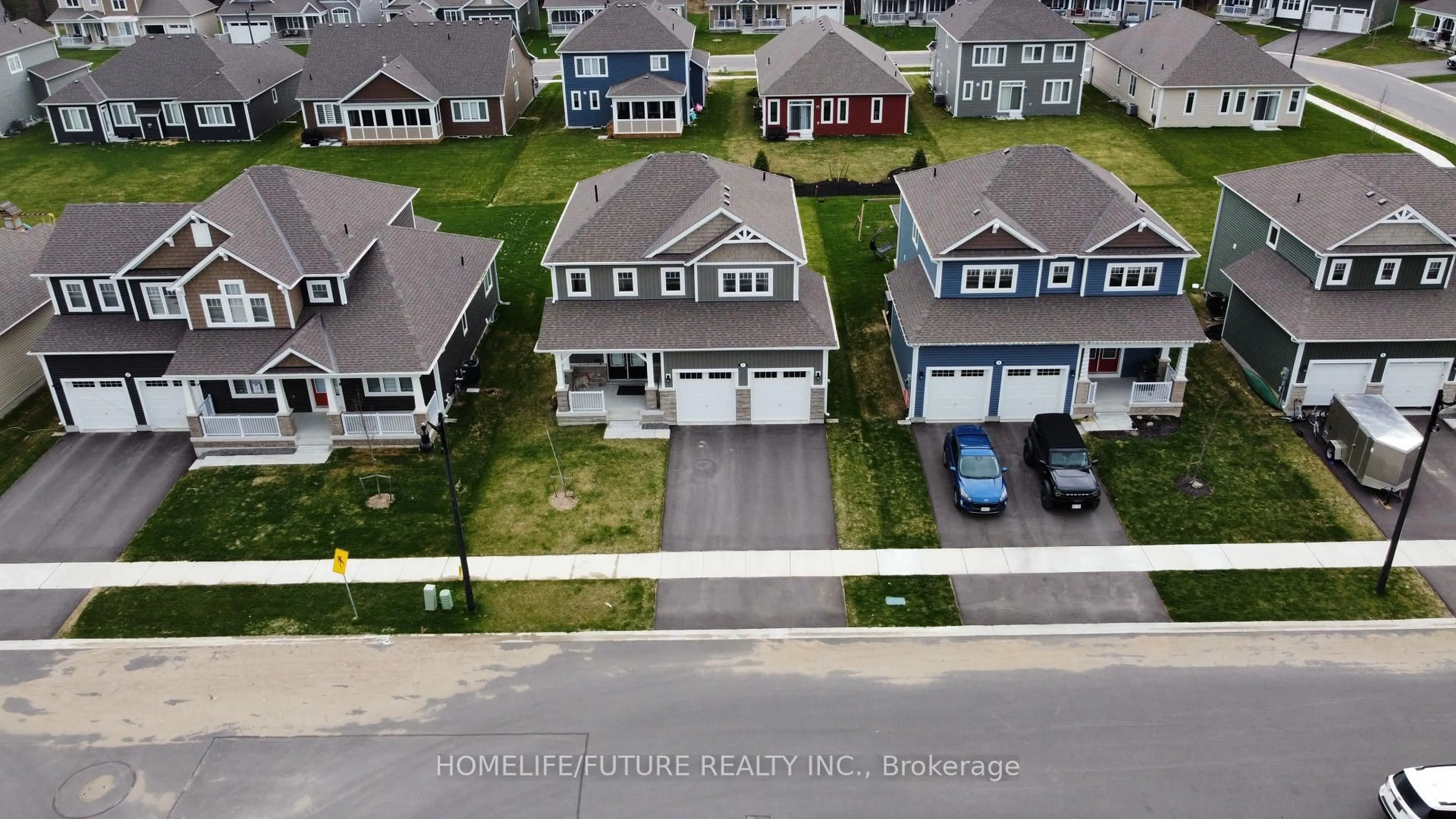 A pic from outside/outdoor area/front of a property/back of a property/a pic from drone, street for 1 Dyer Cres, Bracebridge Ontario P1L 0A9