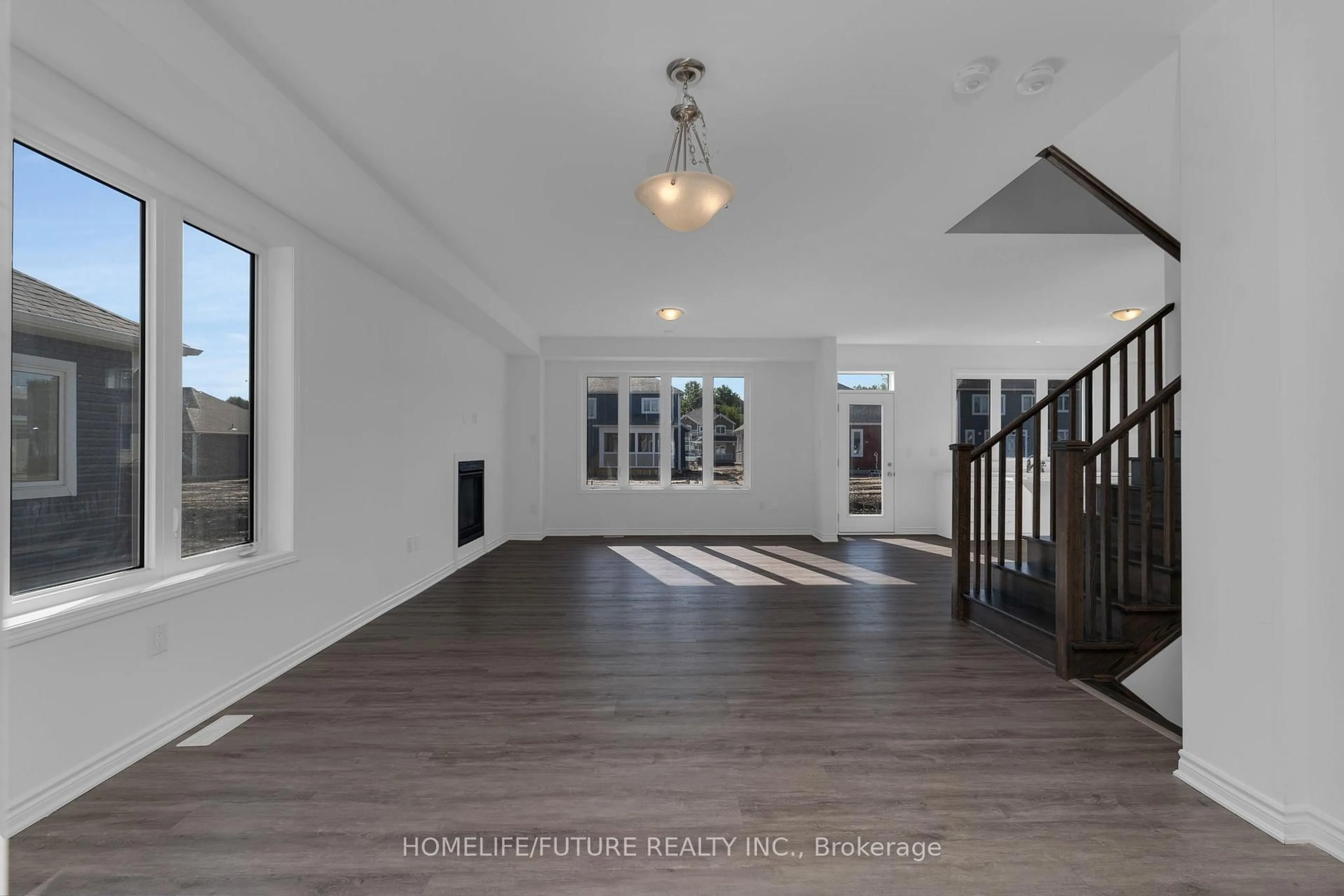 Indoor foyer for 1 Dyer Cres, Bracebridge Ontario P1L 0A9