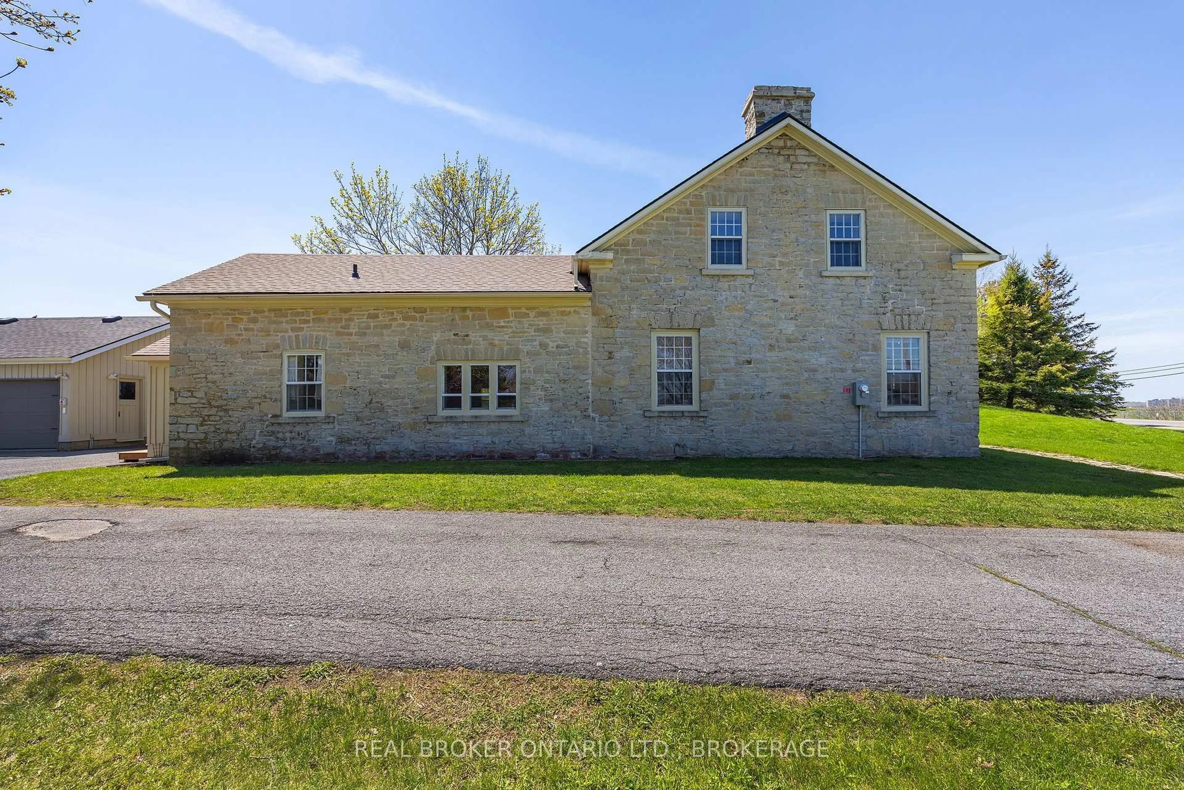A pic from outside/outdoor area/front of a property/back of a property/a pic from drone, building for 1069 HIGHWAY 15, Kingston Ontario K7L 0C4