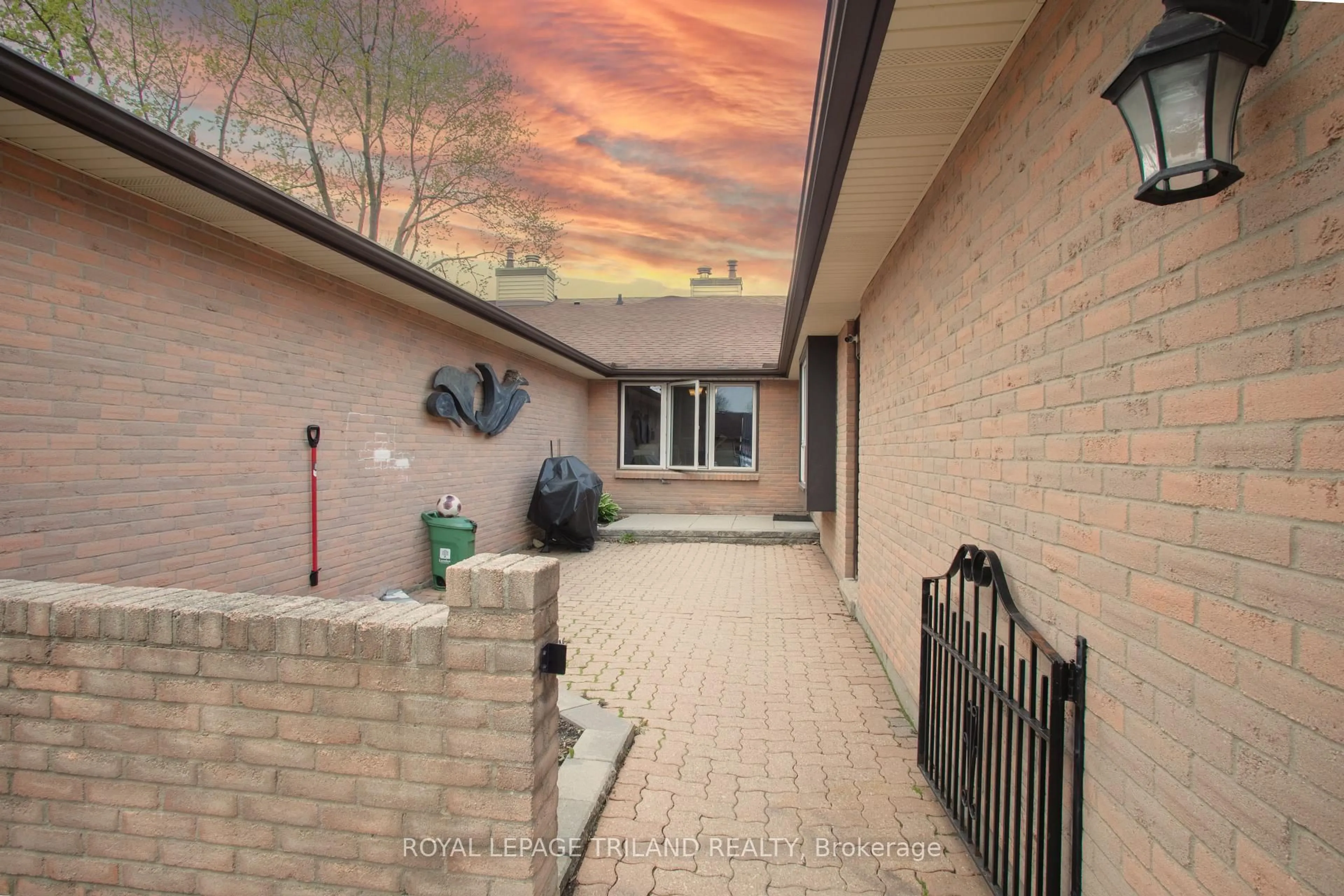 Unknown for 60 Fiddlers Green Rd #36, London North Ontario N6H 4S7