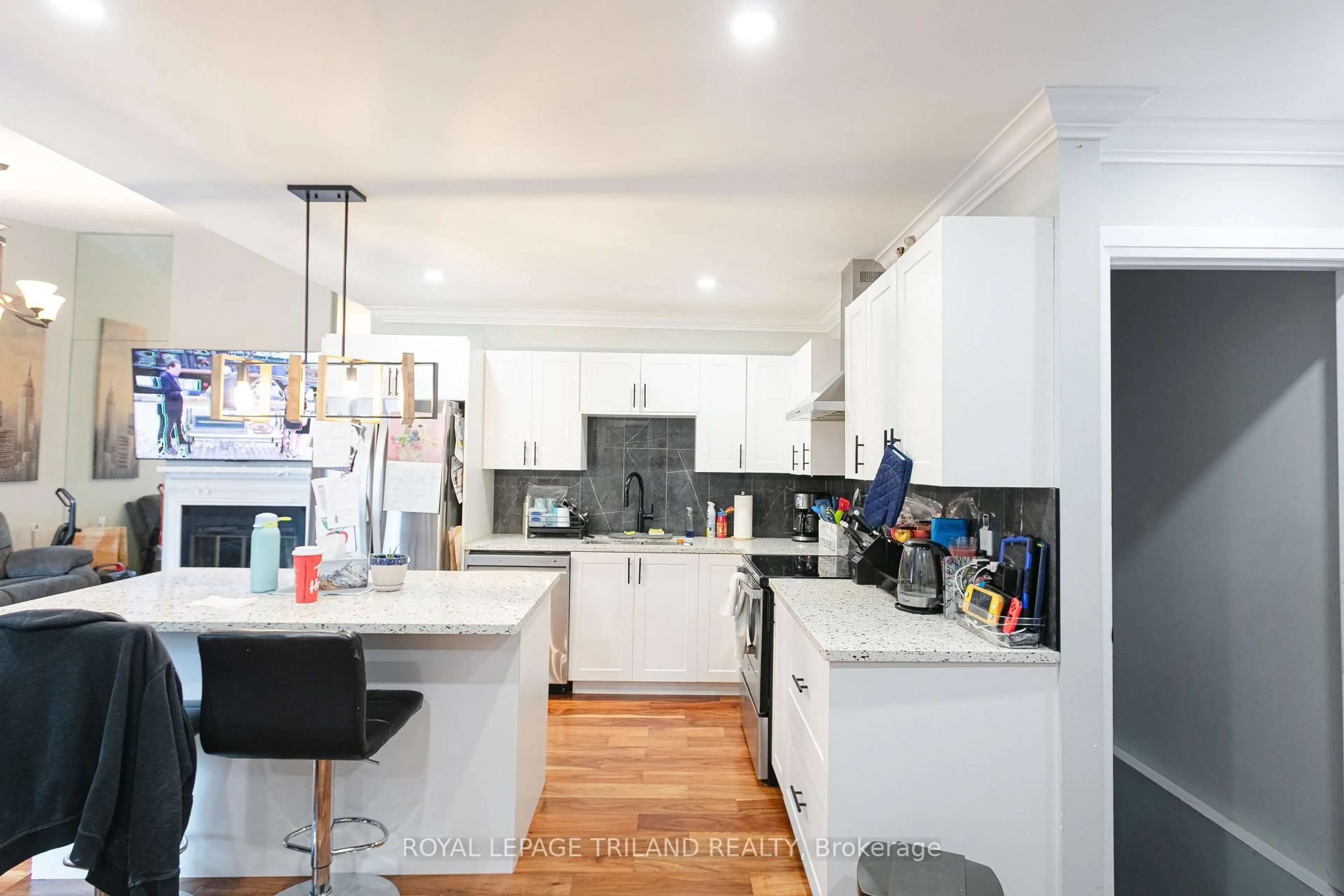 Contemporary kitchen, unknown for 60 Fiddlers Green Rd #36, London North Ontario N6H 4S7