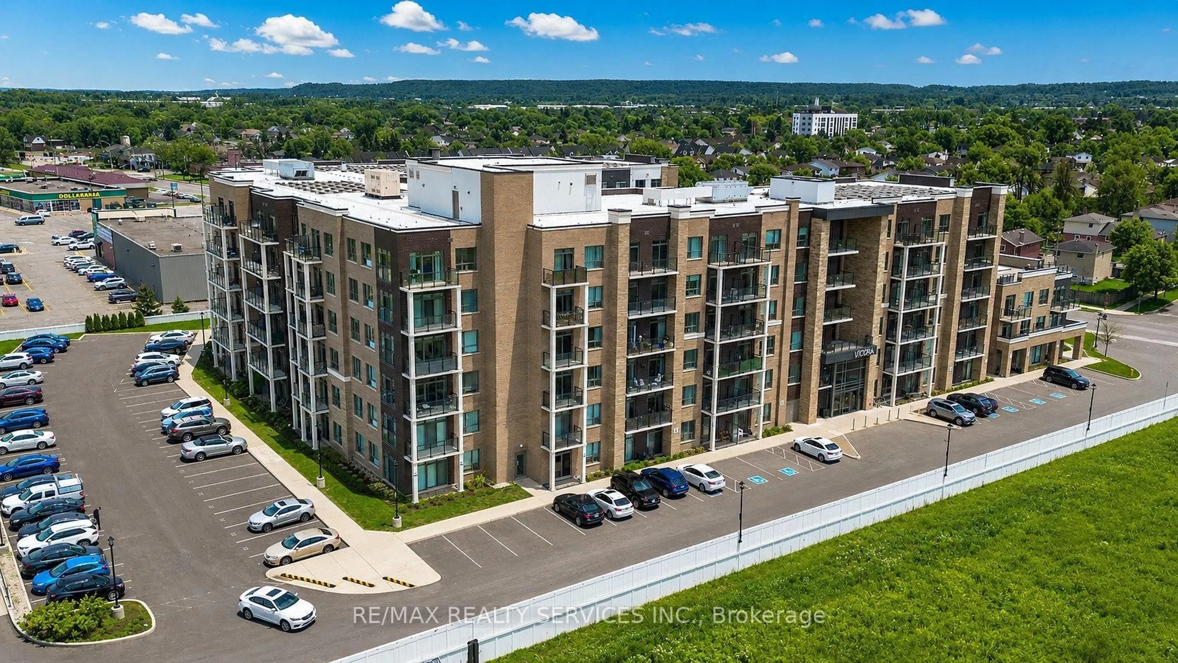 A pic from outside/outdoor area/front of a property/back of a property/a pic from drone, building for 5055 Greenlane Rd #136, Lincoln Ontario L3J 2J3