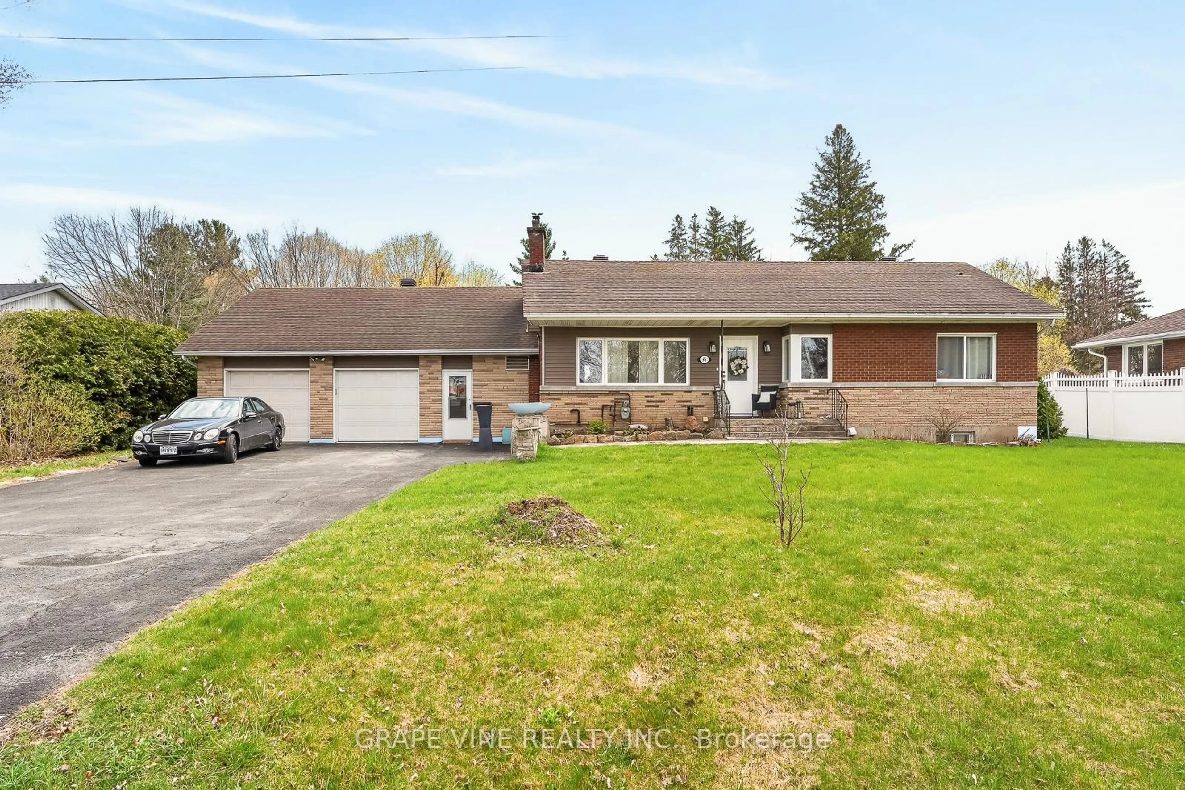Unknown for 46 Macfarlane Rd, Ottawa Ontario K2E 6V5