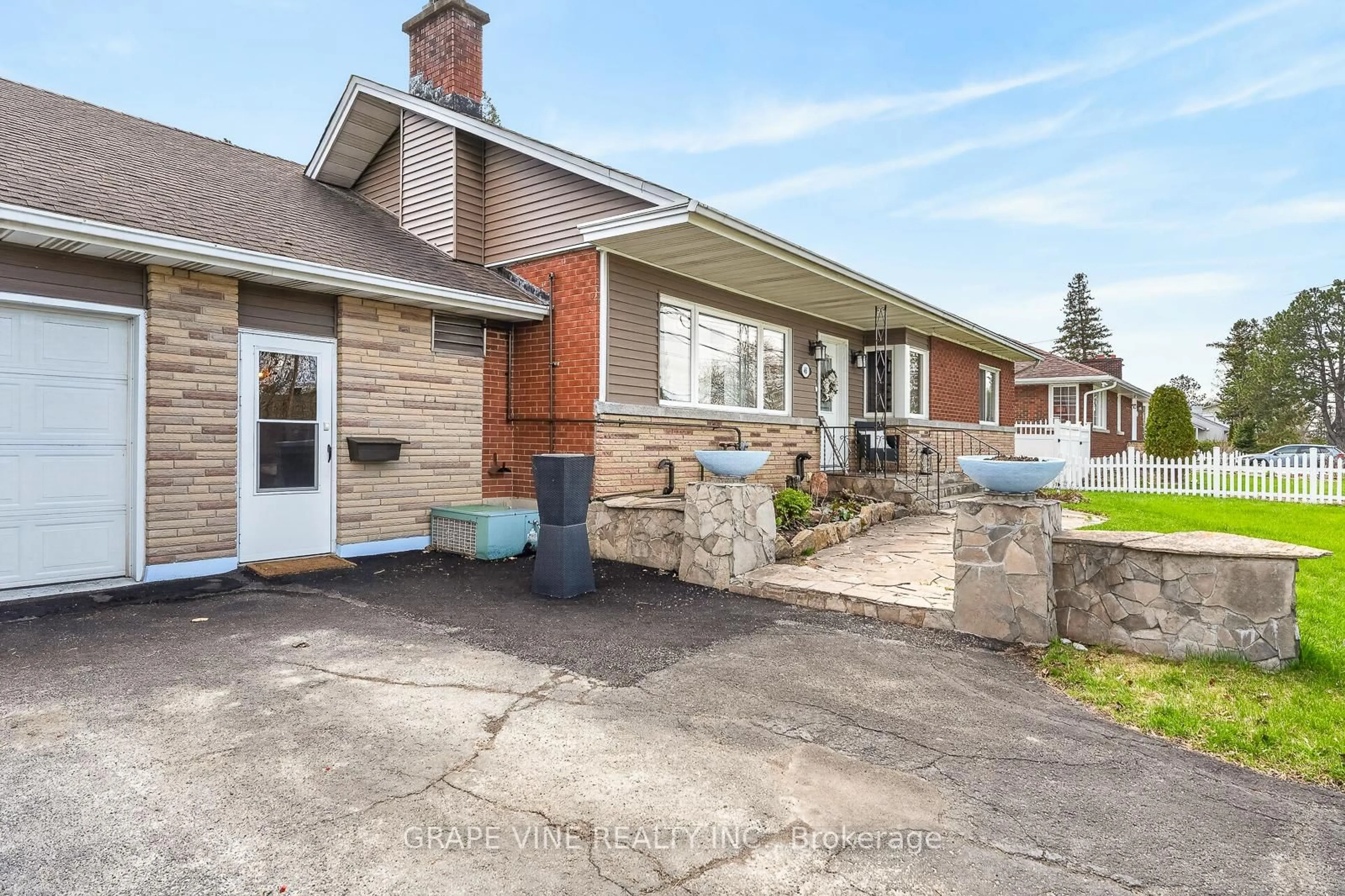 Unknown for 46 Macfarlane Rd, Ottawa Ontario K2E 6V5
