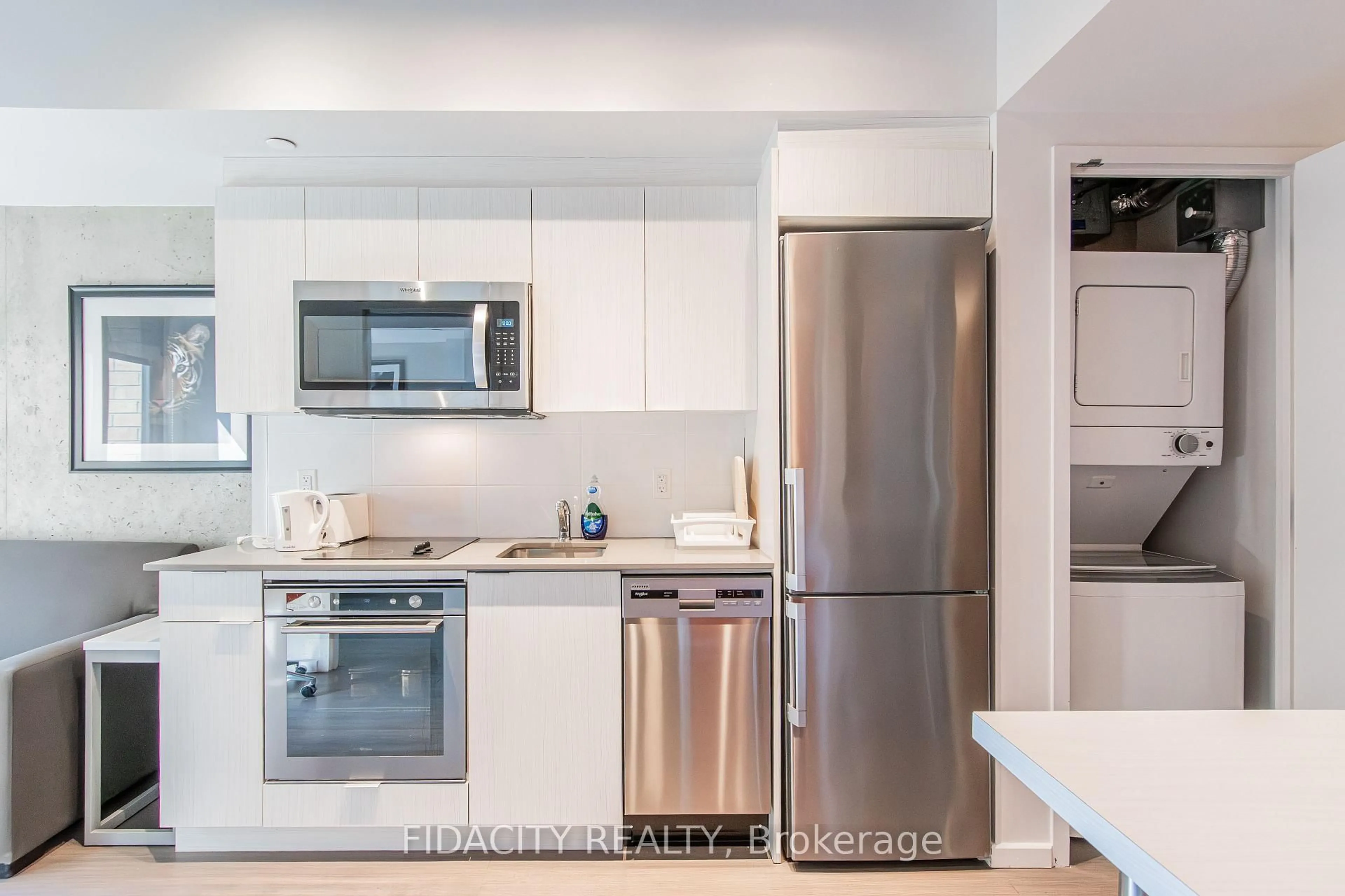 Standard kitchen, unknown for 105 Champagne Ave #2912, Ottawa Ontario K1S 5E5