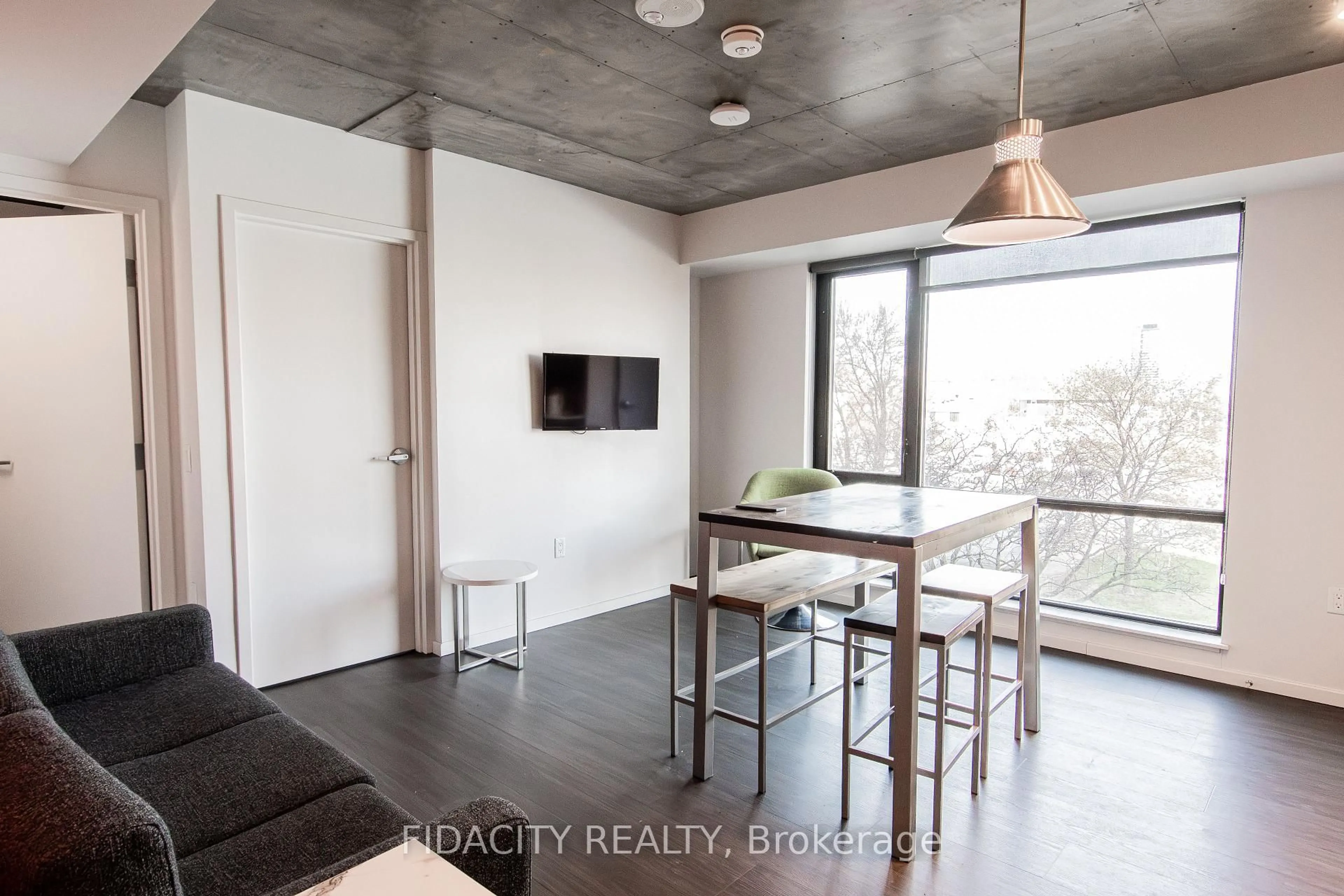 Unknown for 105 Champagne Ave #303, Ottawa Ontario K1S 5E5
