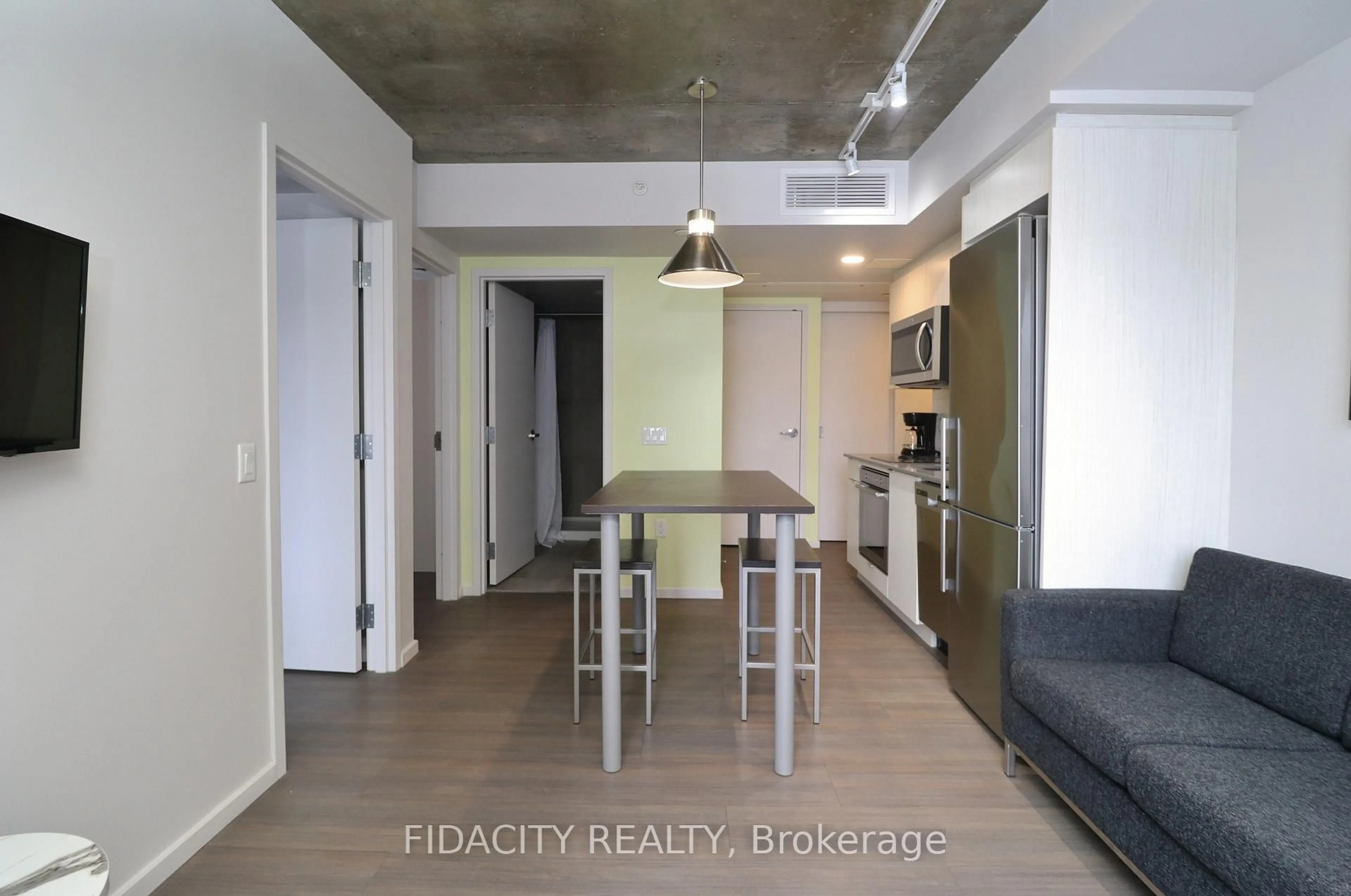A pic of a room for 105 Champagne Ave #919, Ottawa Ontario K1S 5E5
