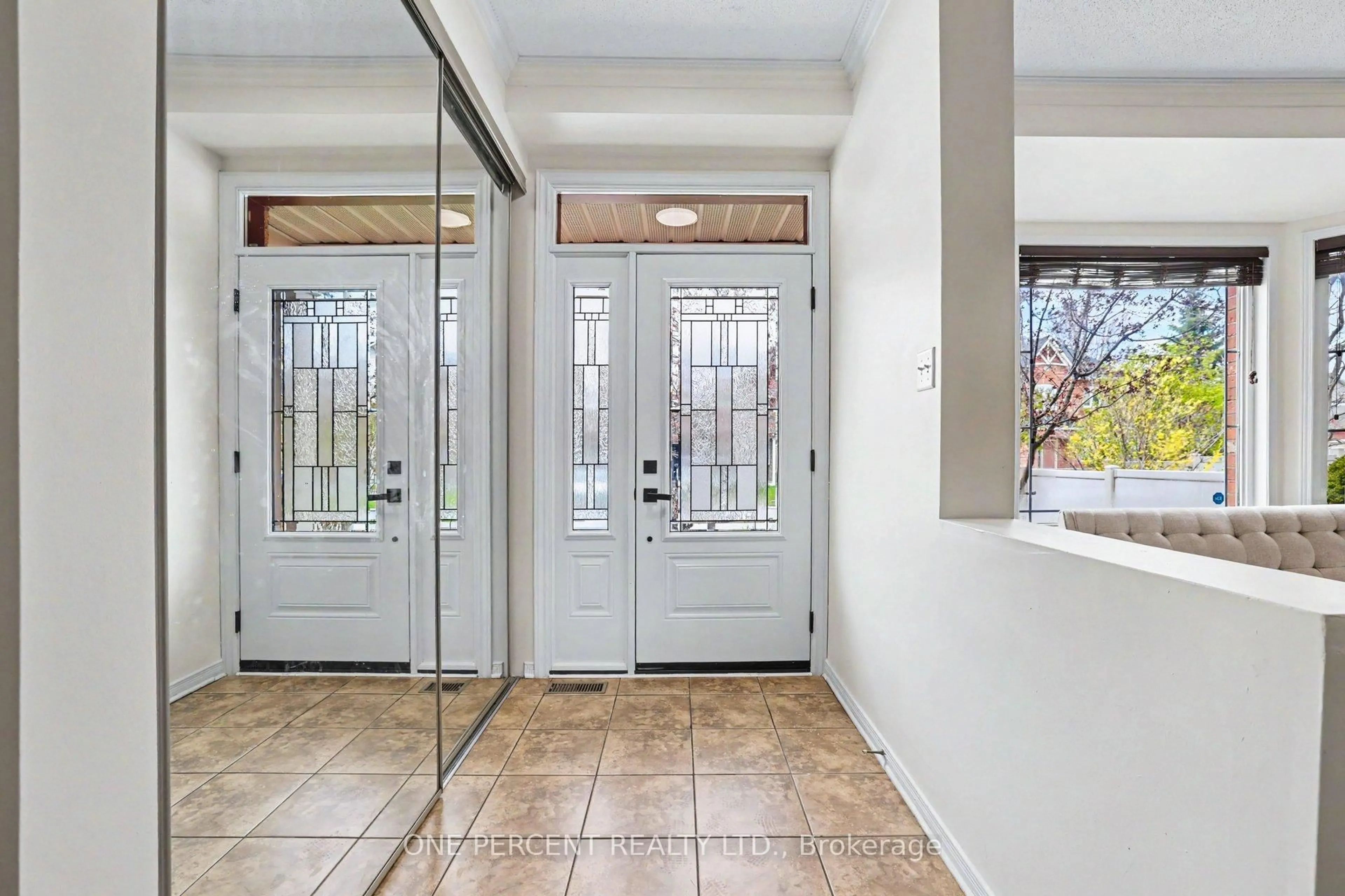 Indoor entryway for 860 Taradale Dr, Ottawa Ontario K2J 5P3