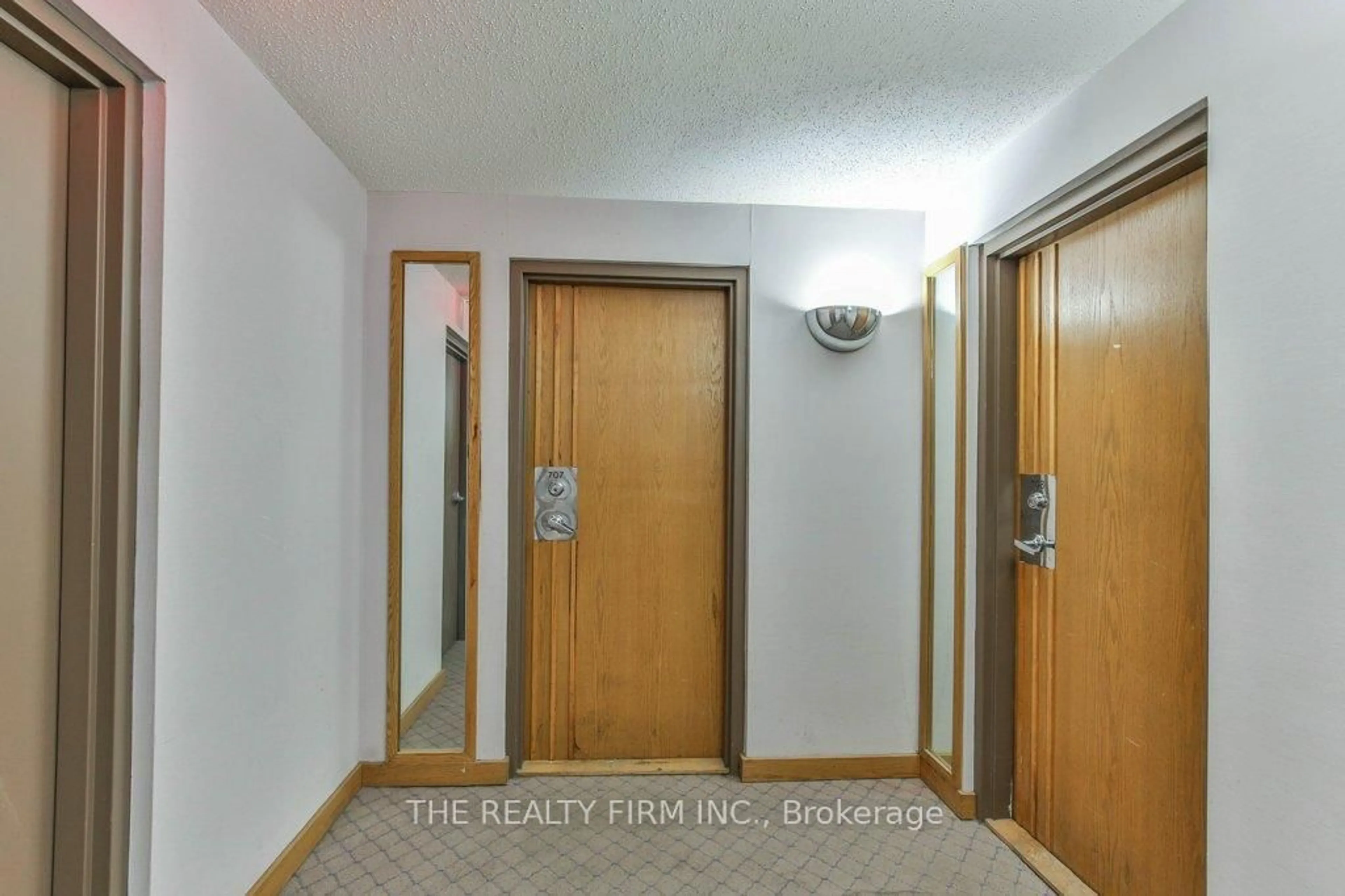Unknown for 695 RICHMOND St #707, London East Ontario N6A 5M8