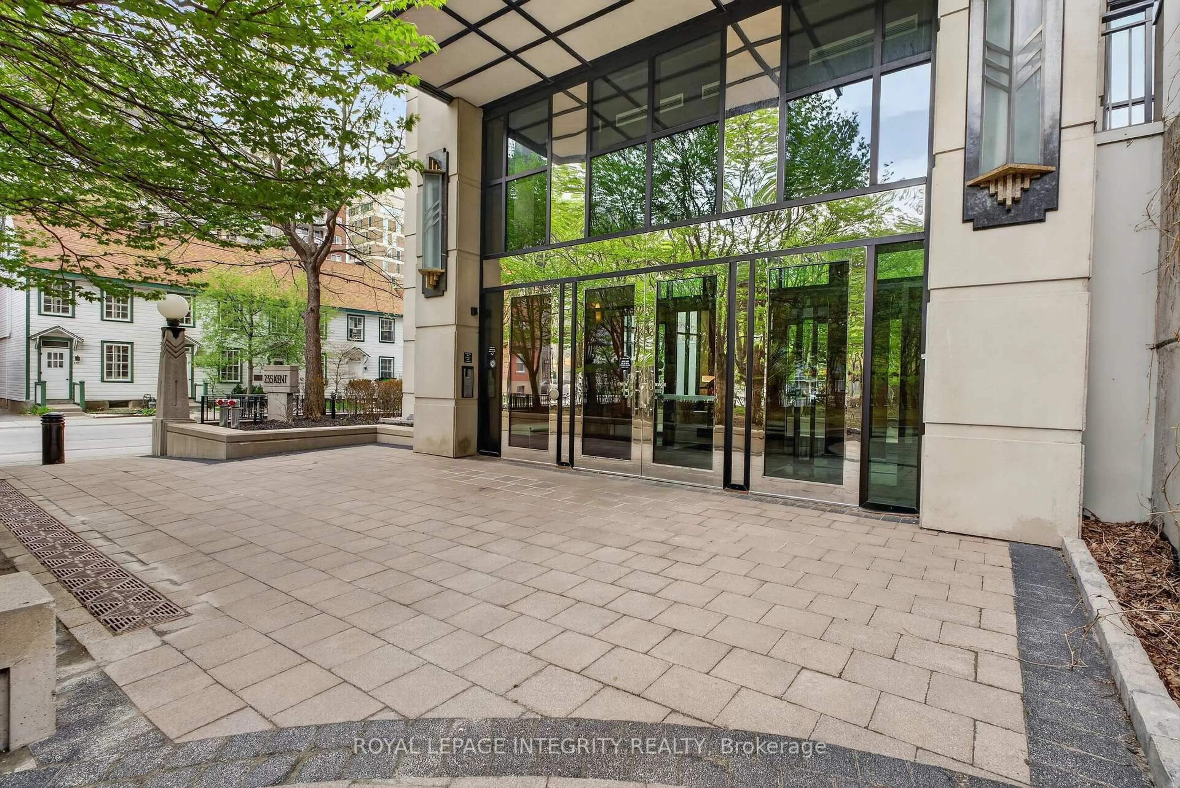 Indoor foyer for 235 Kent St #1612, Ottawa Ontario K2P 1Z9