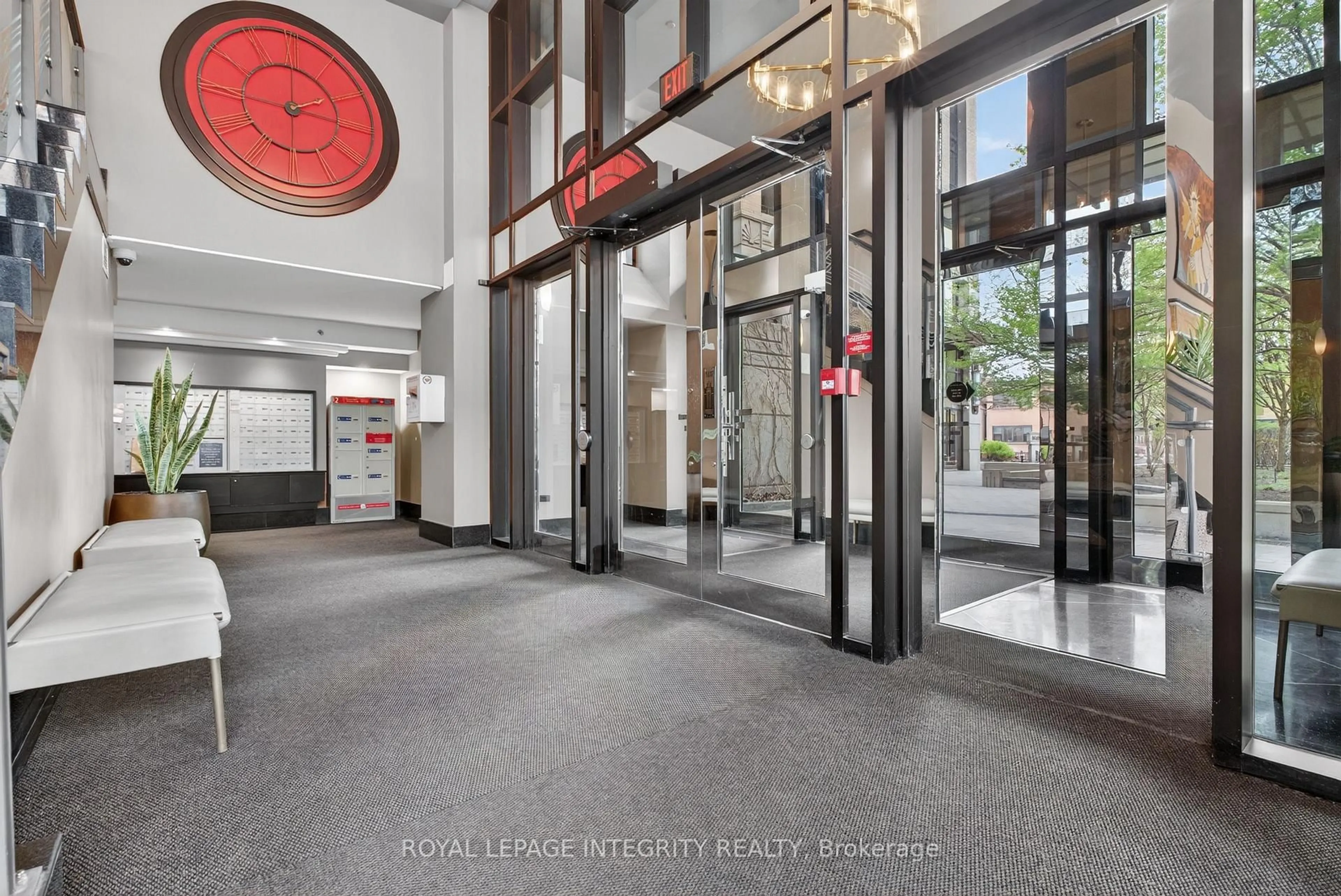 Indoor foyer for 235 Kent St #1612, Ottawa Ontario K2P 1Z9
