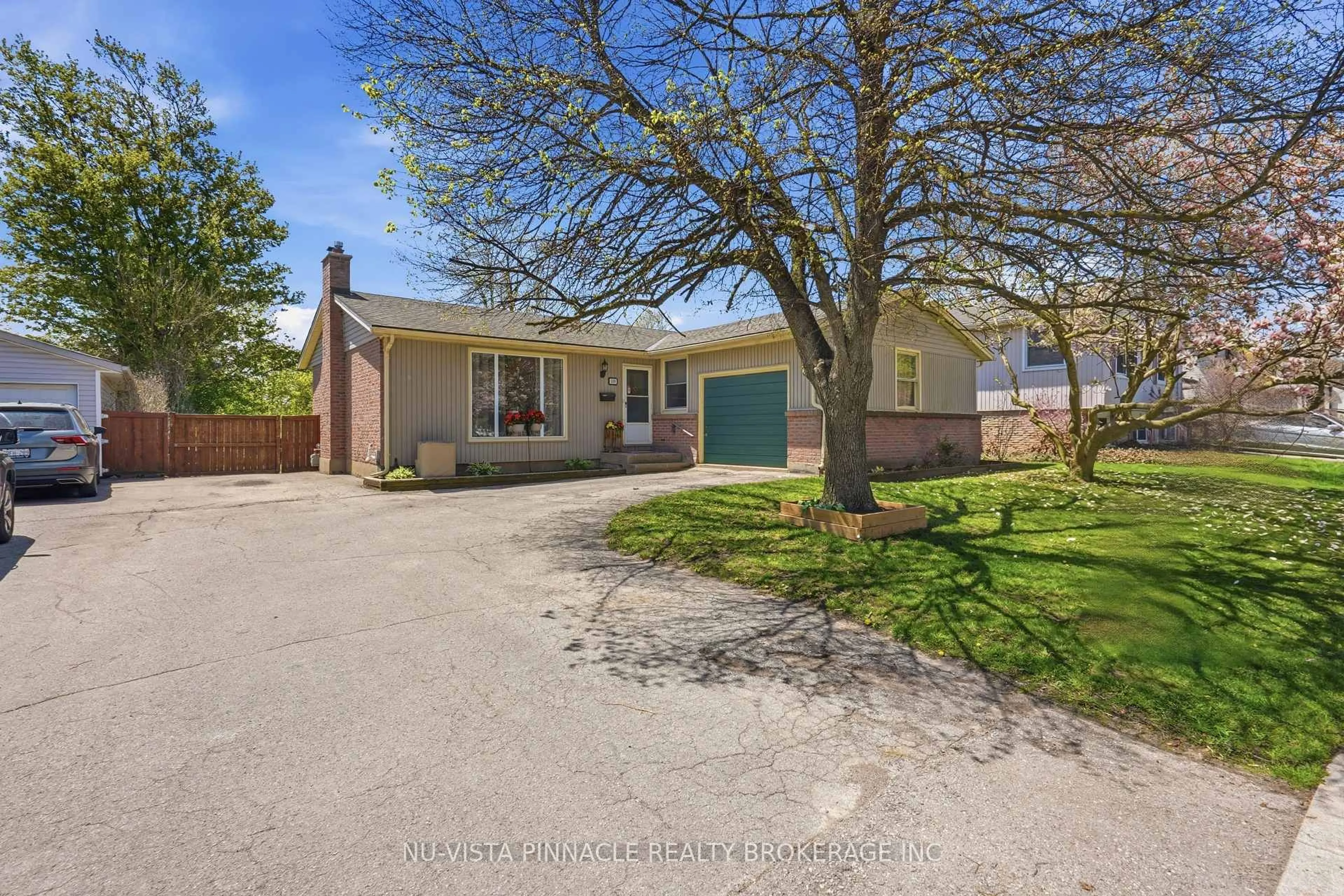 A pic from outside/outdoor area/front of a property/back of a property/a pic from drone, street for 109 Brixham Cres, London South Ontario N6K 1K9
