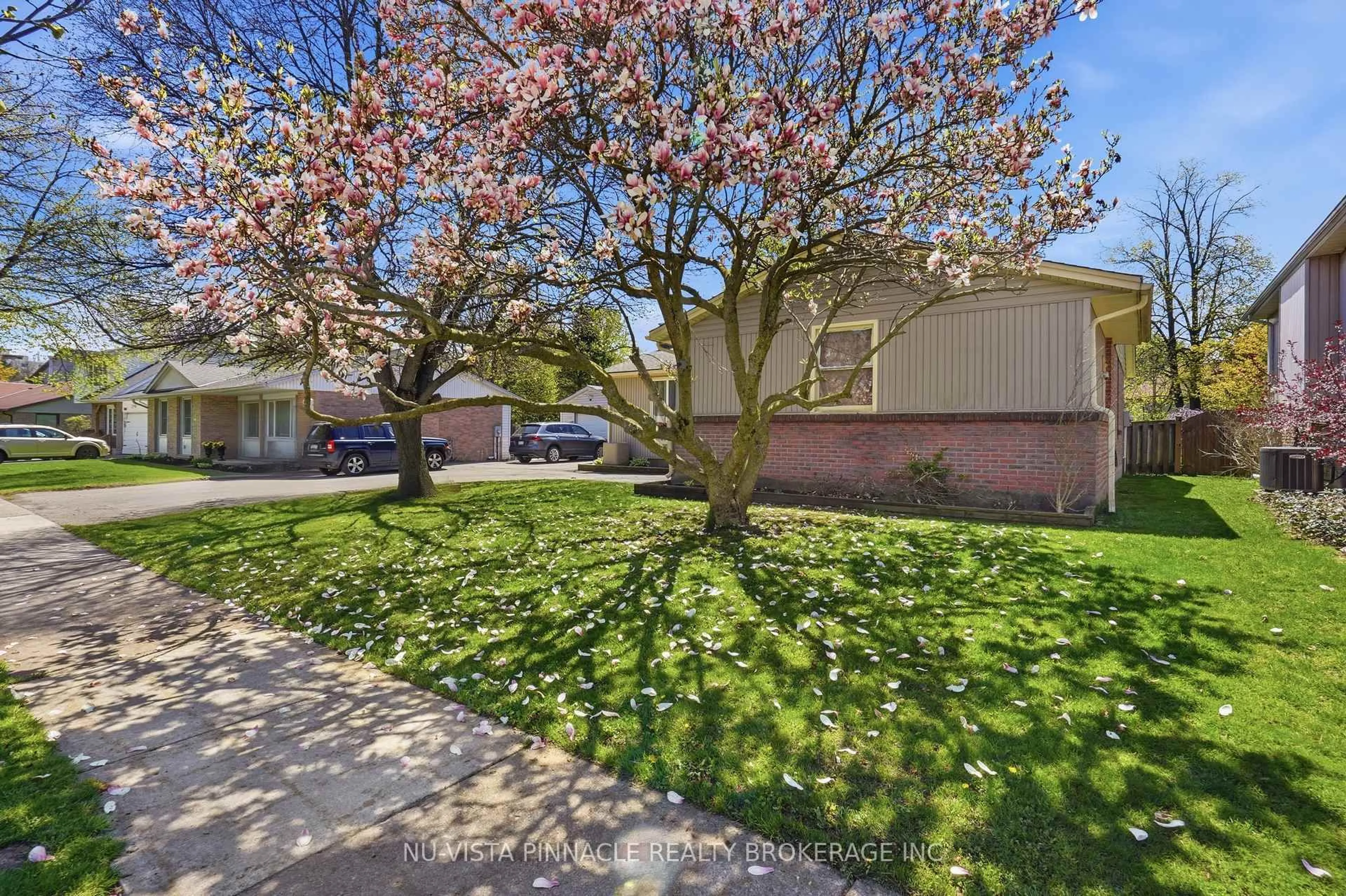 Patio, street for 109 Brixham Cres, London South Ontario N6K 1K9
