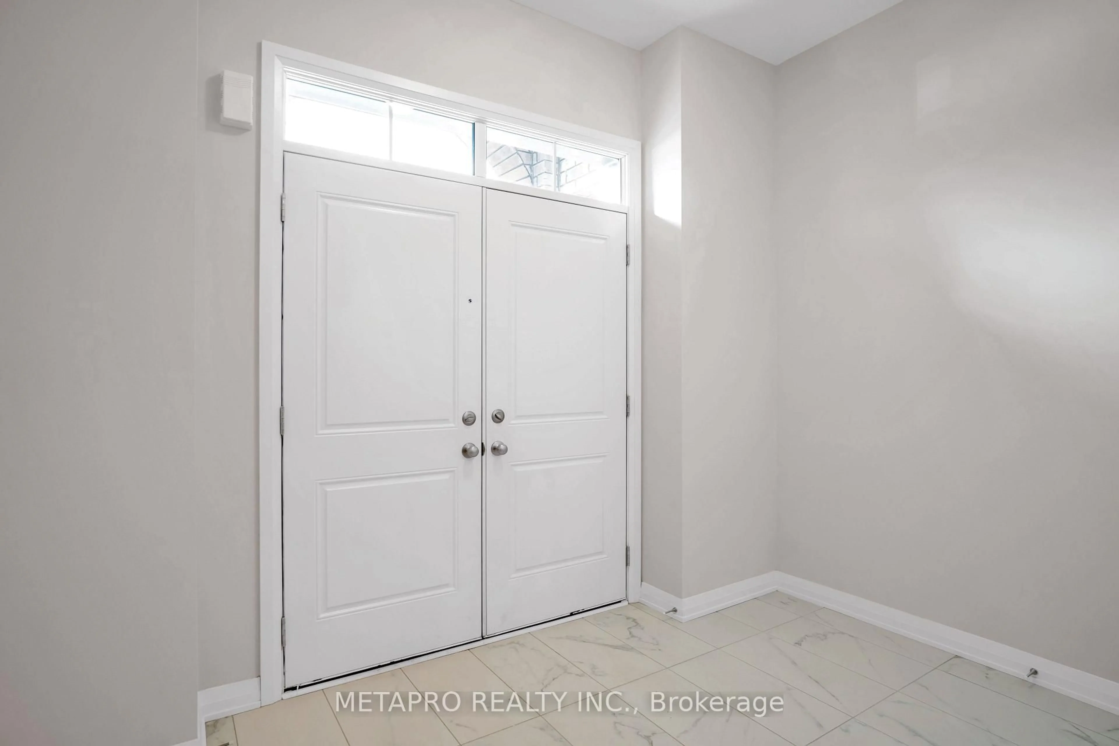 Indoor entryway for 109 Dingman St, Wellington North Ontario N0G 1A0