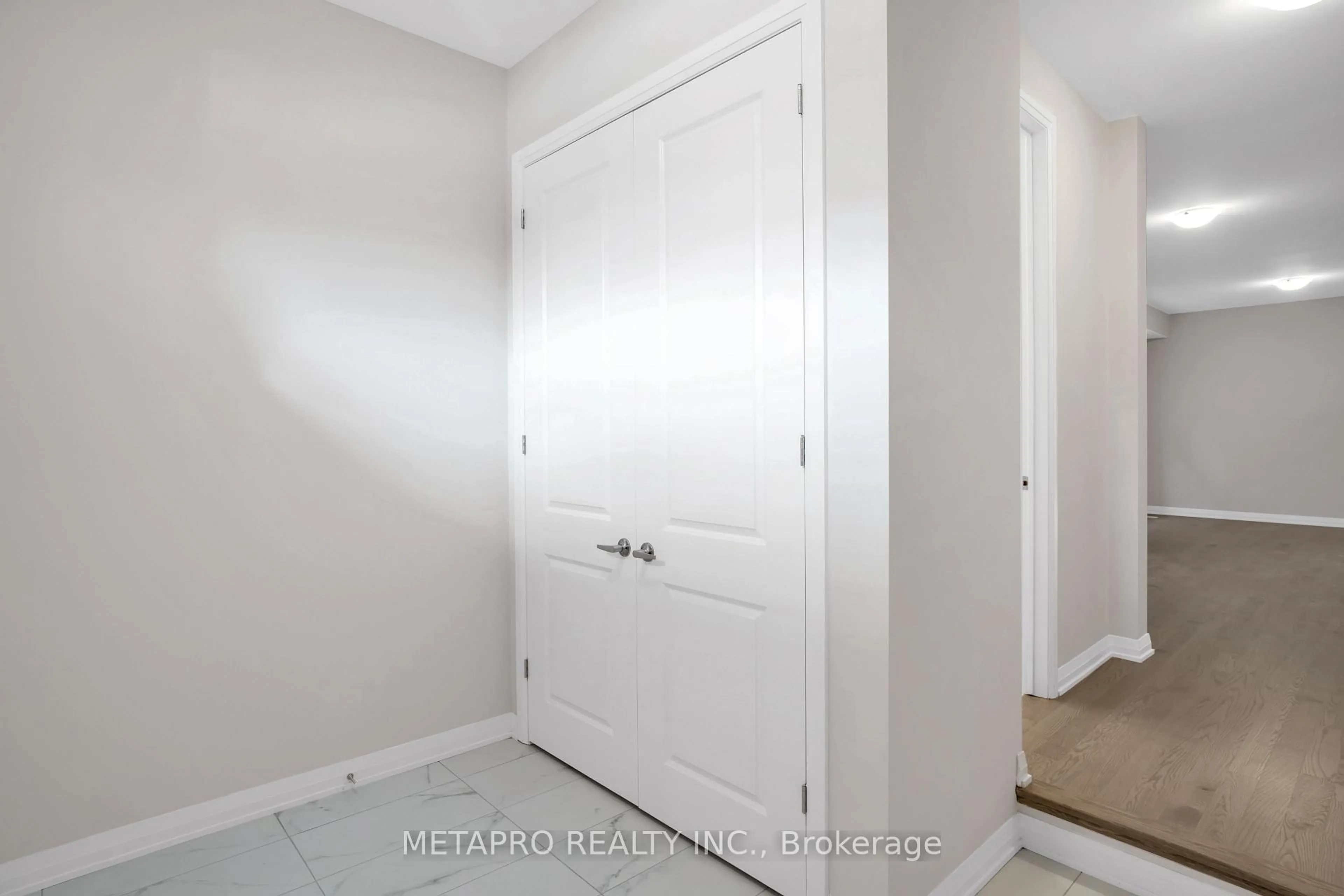 Indoor entryway for 109 Dingman St, Wellington North Ontario N0G 1A0