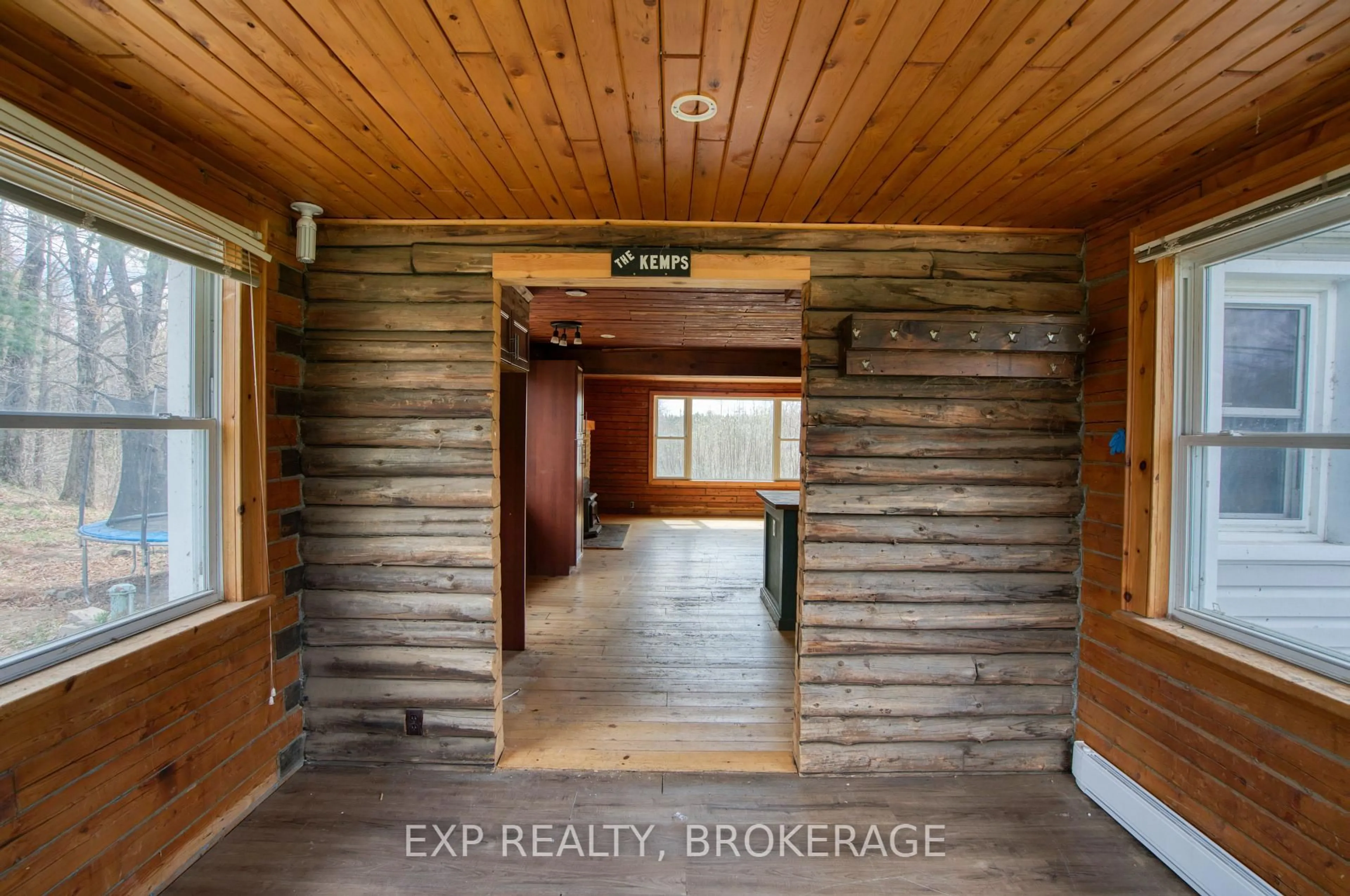 Indoor entryway for 1108 Veley Rd, Arden Ontario K0H 1B0