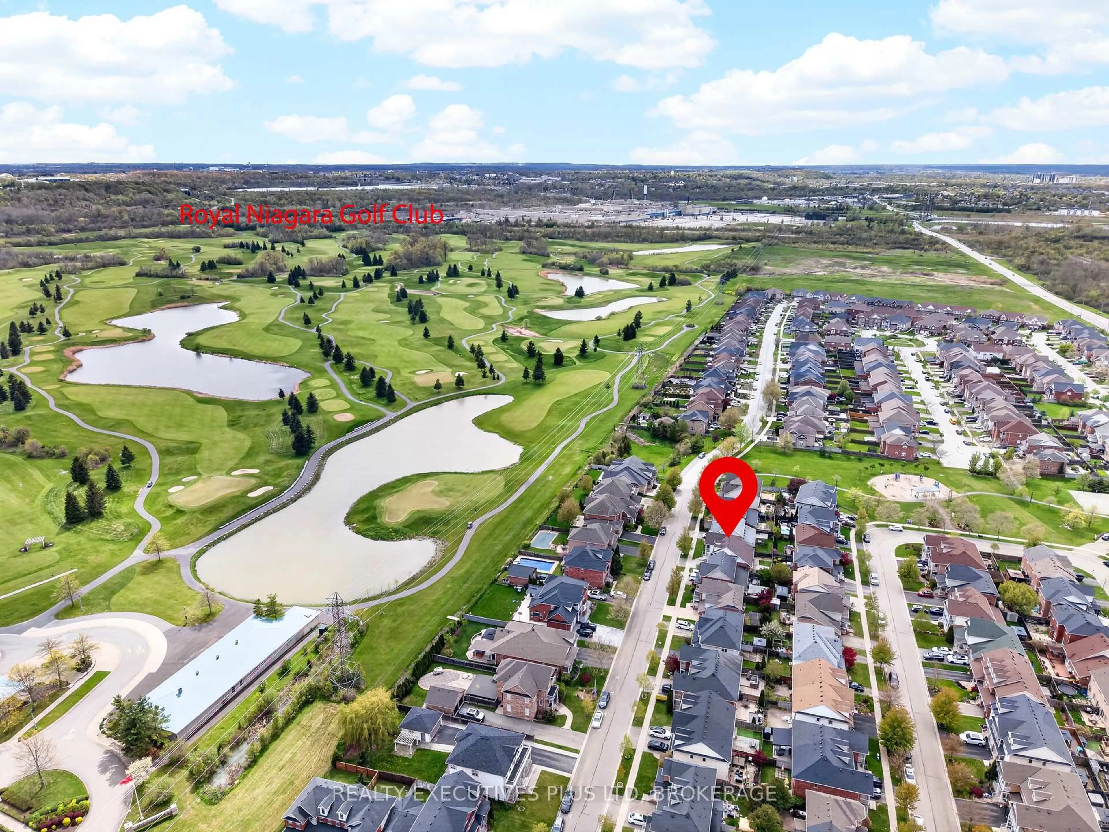 A pic from outside/outdoor area/front of a property/back of a property/a pic from drone, water/lake/river/ocean view for 389 Wright Cres, Niagara-on-the-Lake Ontario L0S 1J0