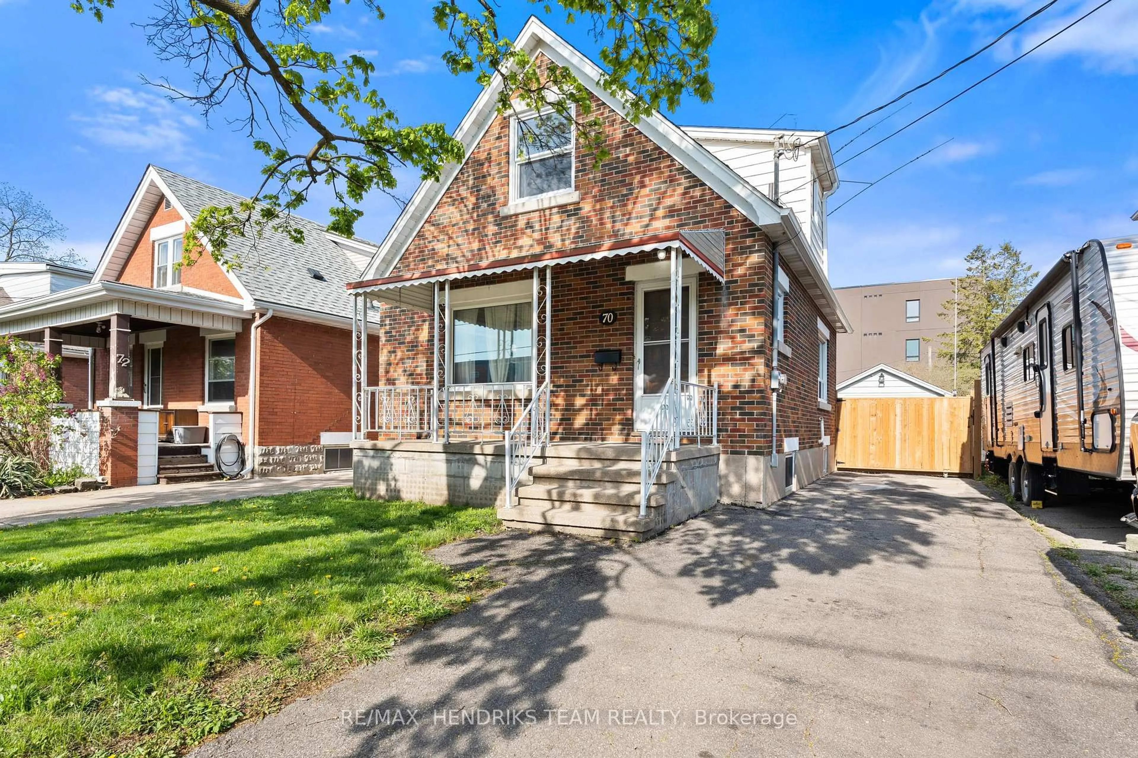 Home with brick exterior material, street for 70 Carleton St, Thorold Ontario L2V 2A7