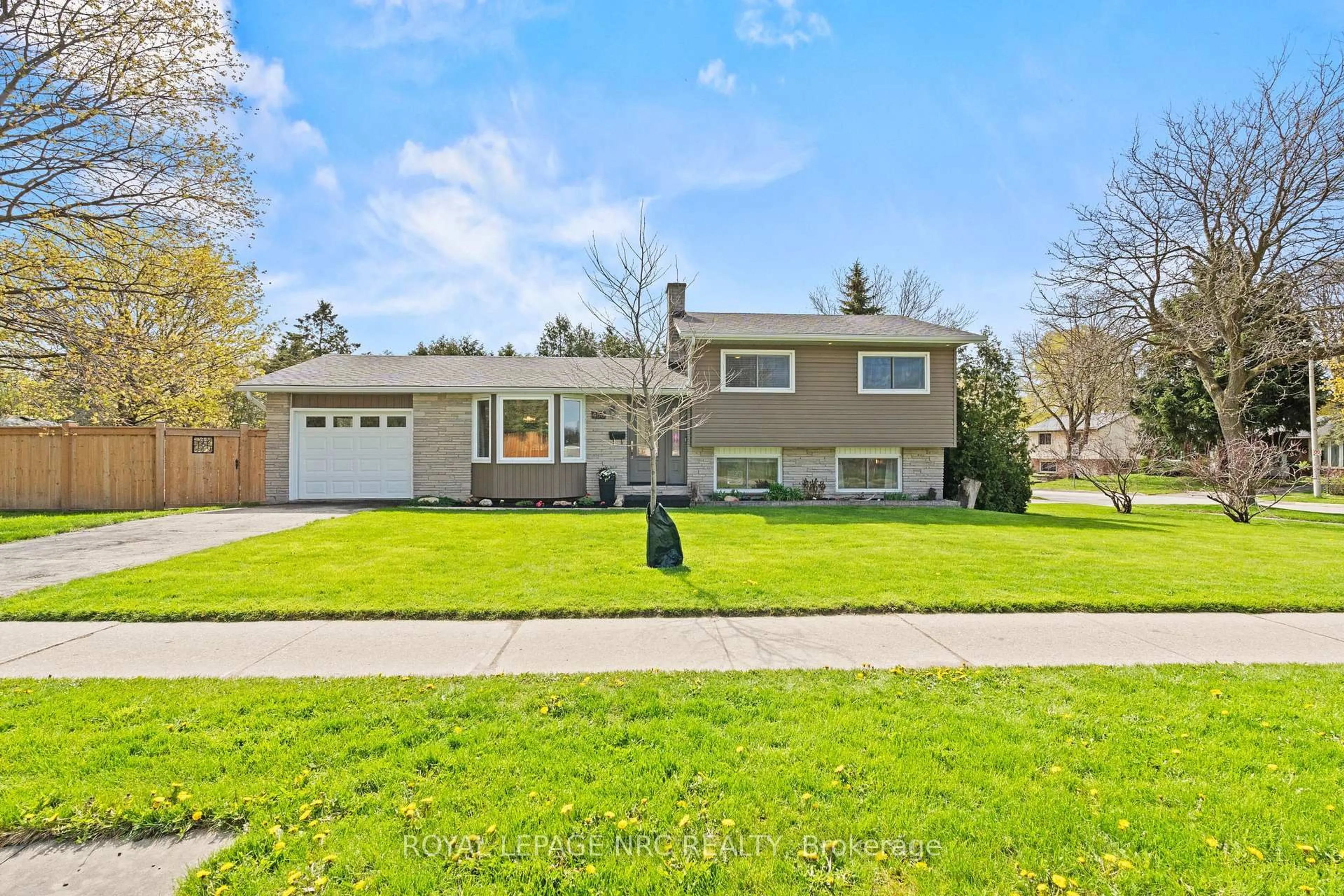 Home with vinyl exterior material, street for 466 Willow Rd, Guelph Ontario N1H 6S2
