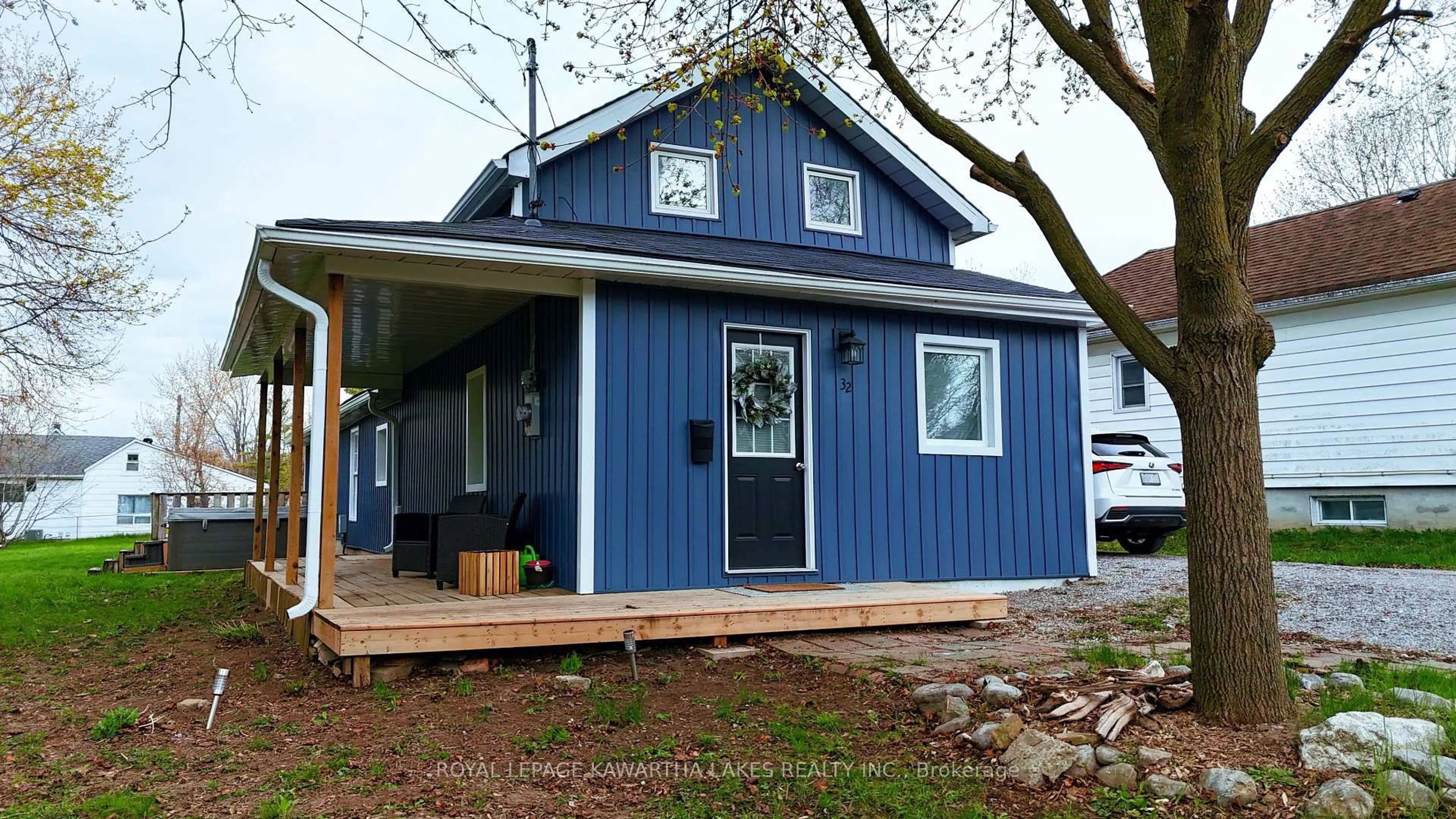 Home with vinyl exterior material, unknown for 32 Georgian St, Kawartha Lakes Ontario K9V 2E6