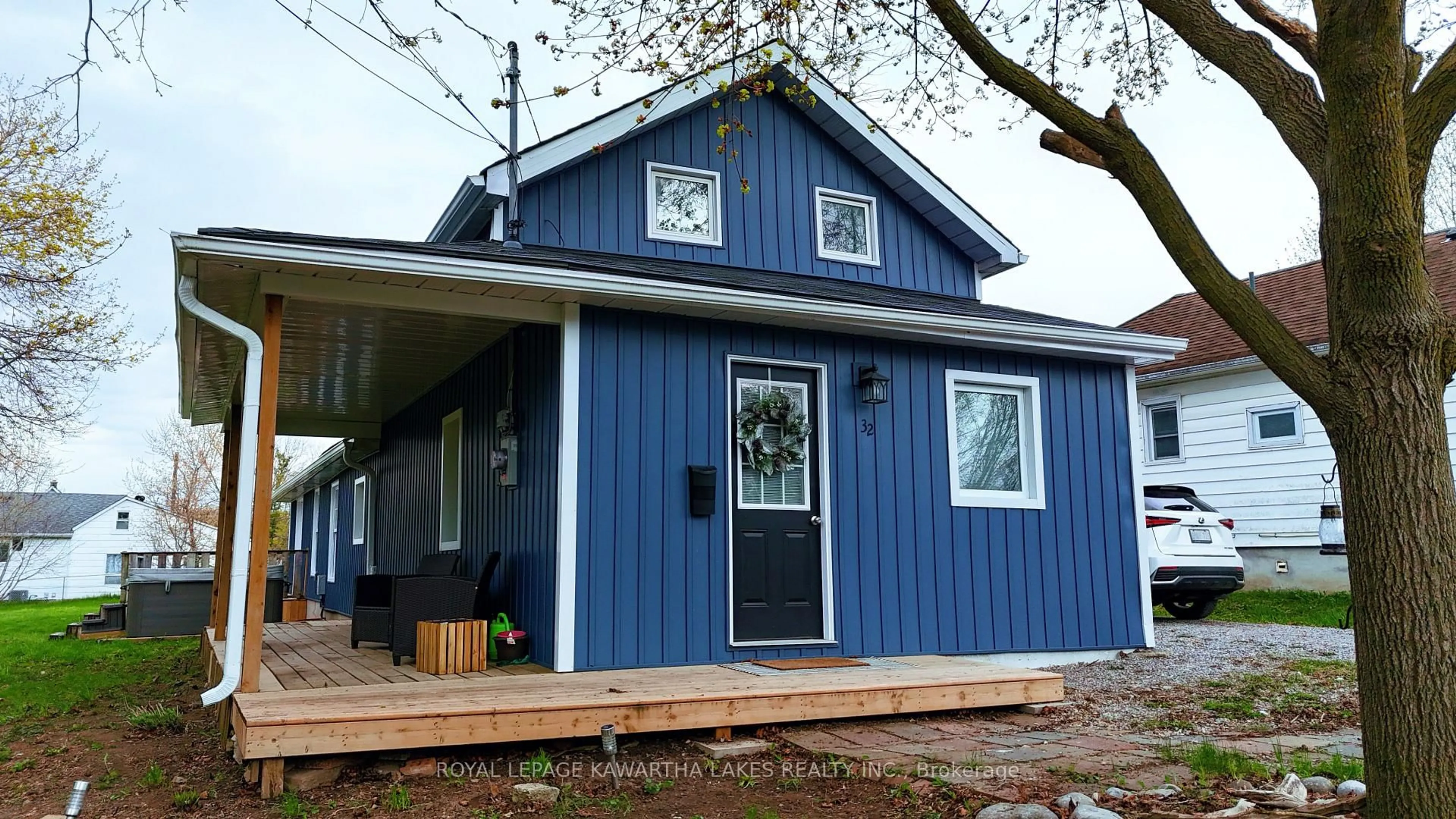 Home with vinyl exterior material, street for 32 Georgian St, Kawartha Lakes Ontario K9V 2E6