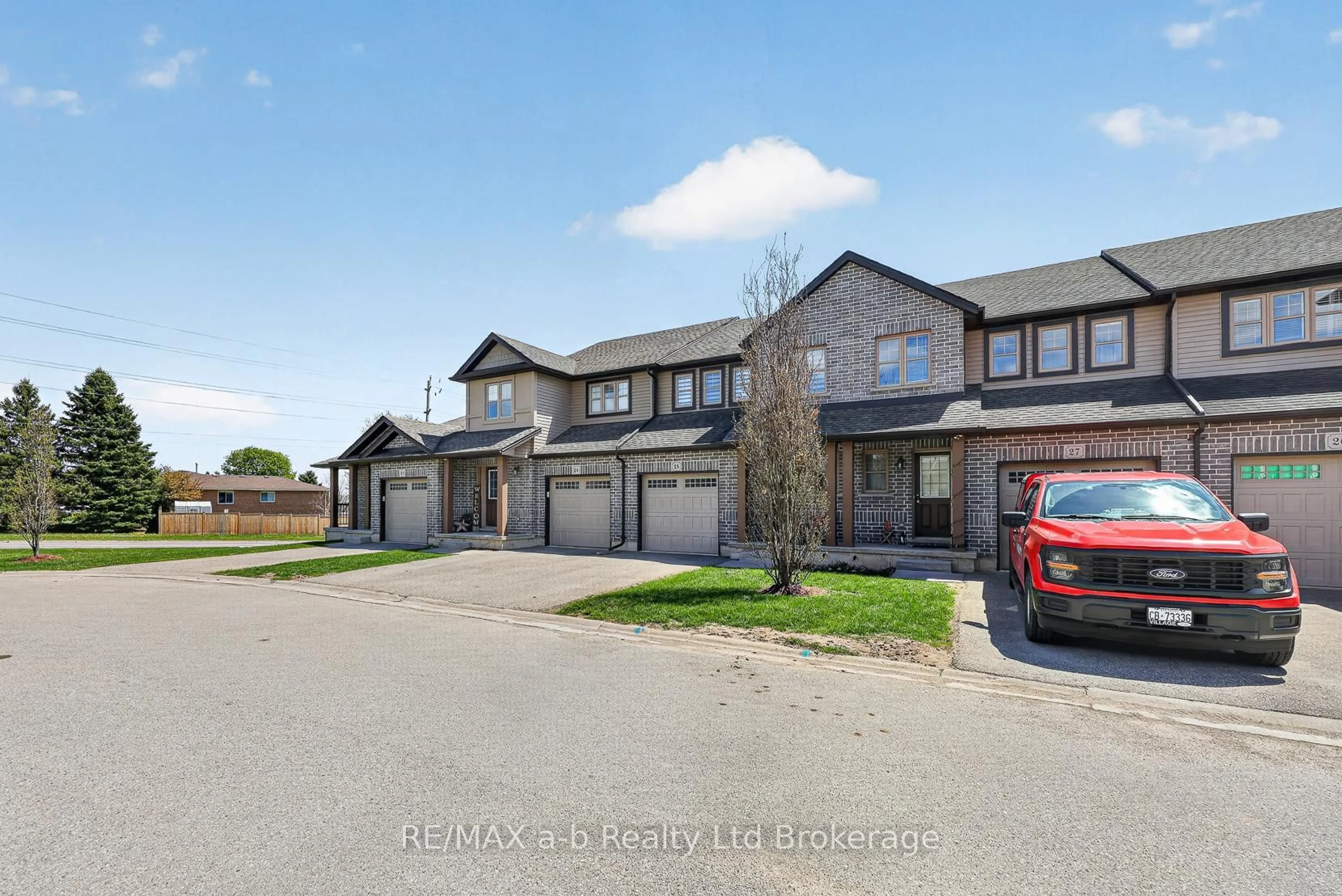 A pic from outside/outdoor area/front of a property/back of a property/a pic from drone, street for 175 INGERSOLL St #28, Ingersoll Ontario N5C 0B9