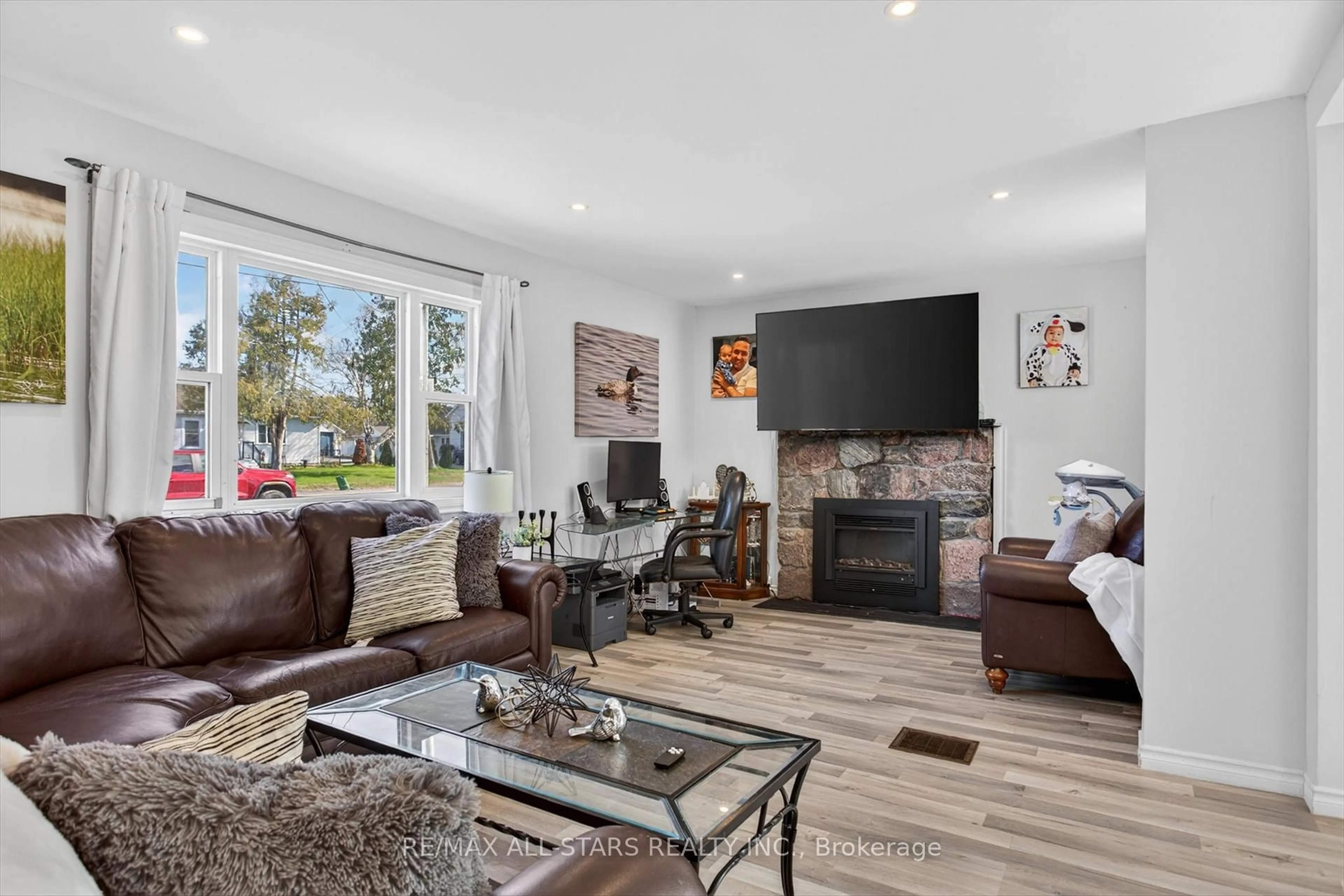 Living room with furniture, unknown for 28 Prince St, Kawartha Lakes Ontario K0M 1A0
