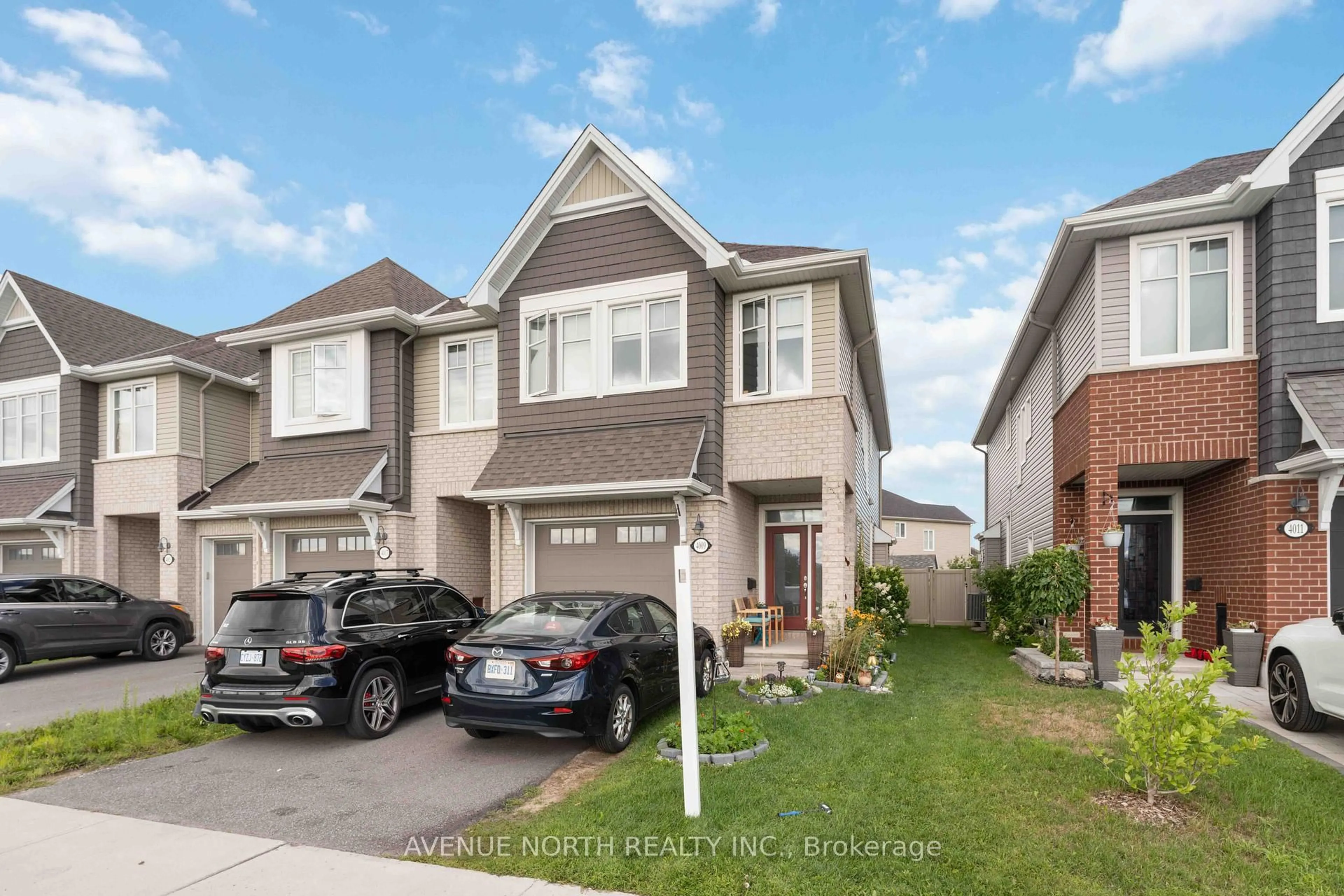A pic from outside/outdoor area/front of a property/back of a property/a pic from drone, street for 4009 Kelly Farm Dr, Ottawa Ontario K1T 0R6