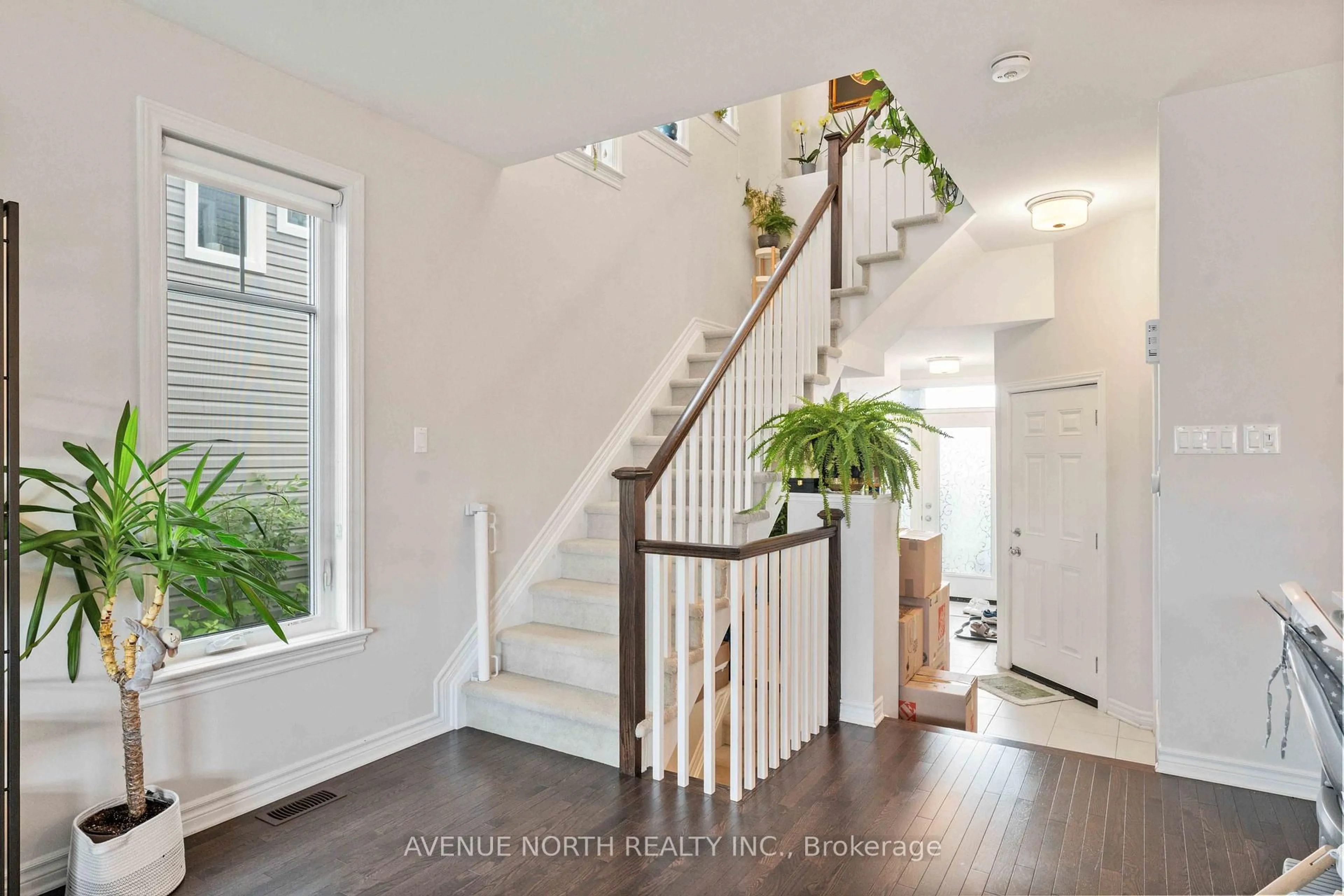 Indoor entryway for 4009 Kelly Farm Dr, Ottawa Ontario K1T 0R6